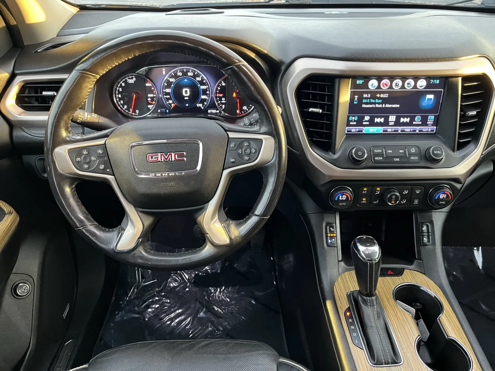 GMC Acadia photo 17