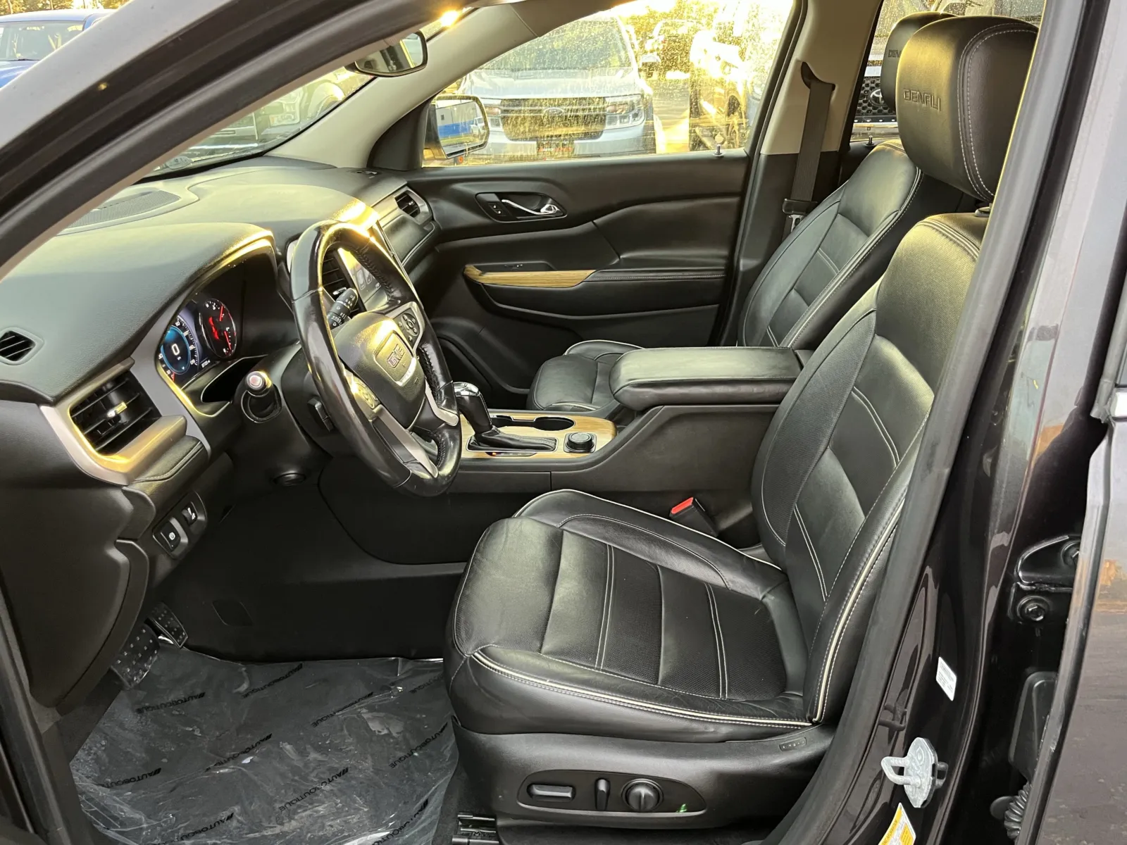 GMC Acadia photo 28