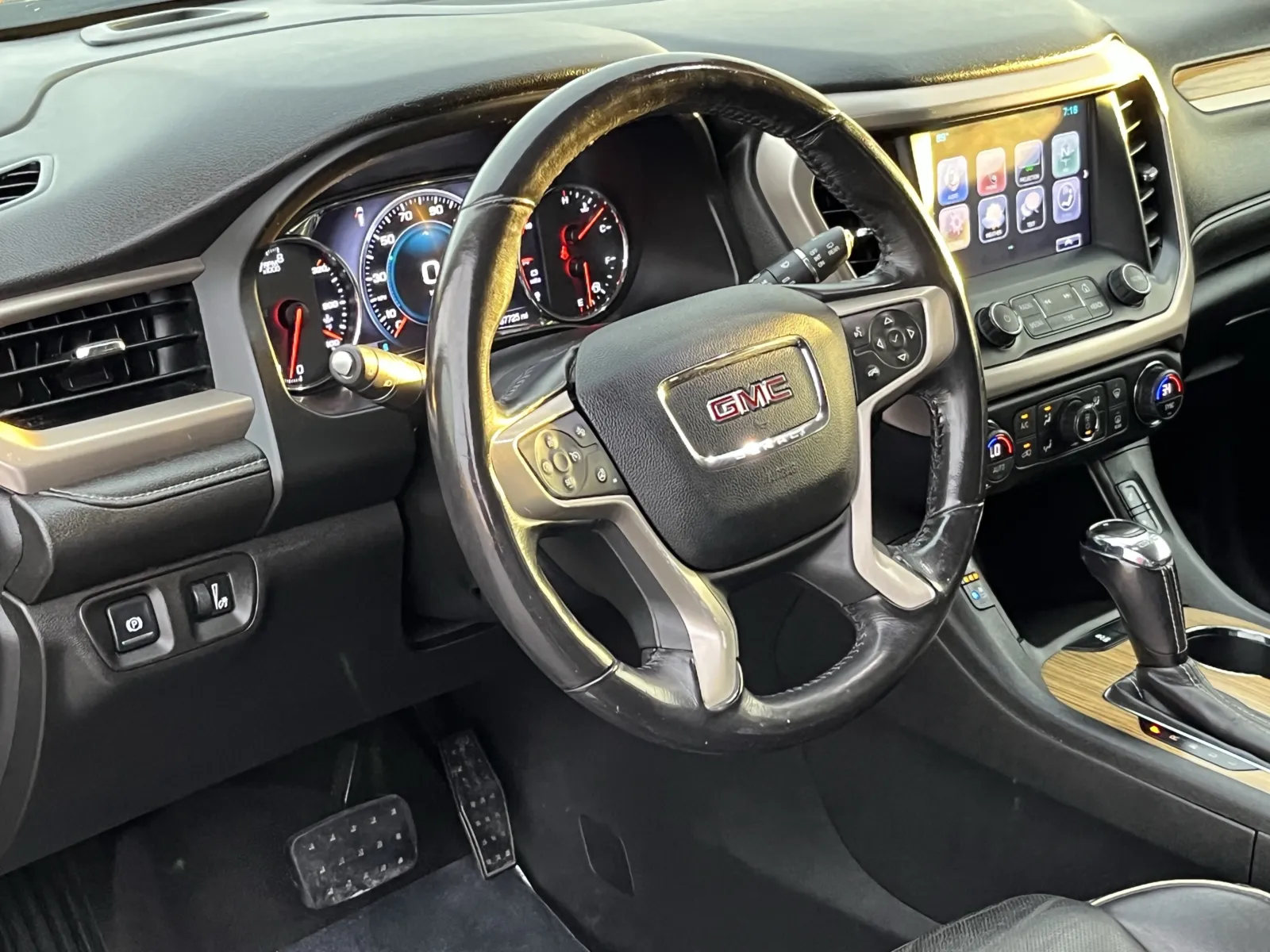 GMC Acadia photo 15