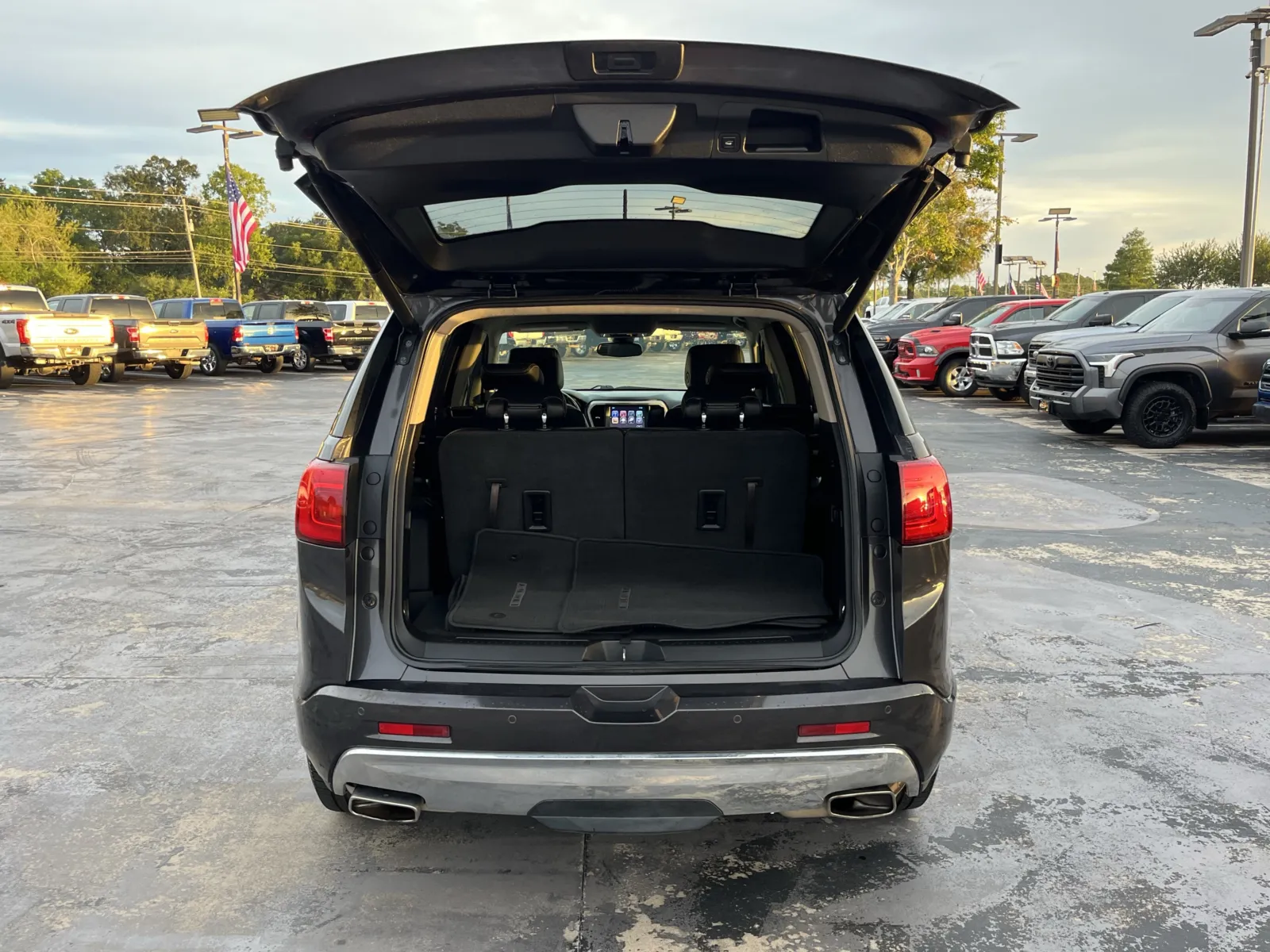 GMC Acadia photo 12