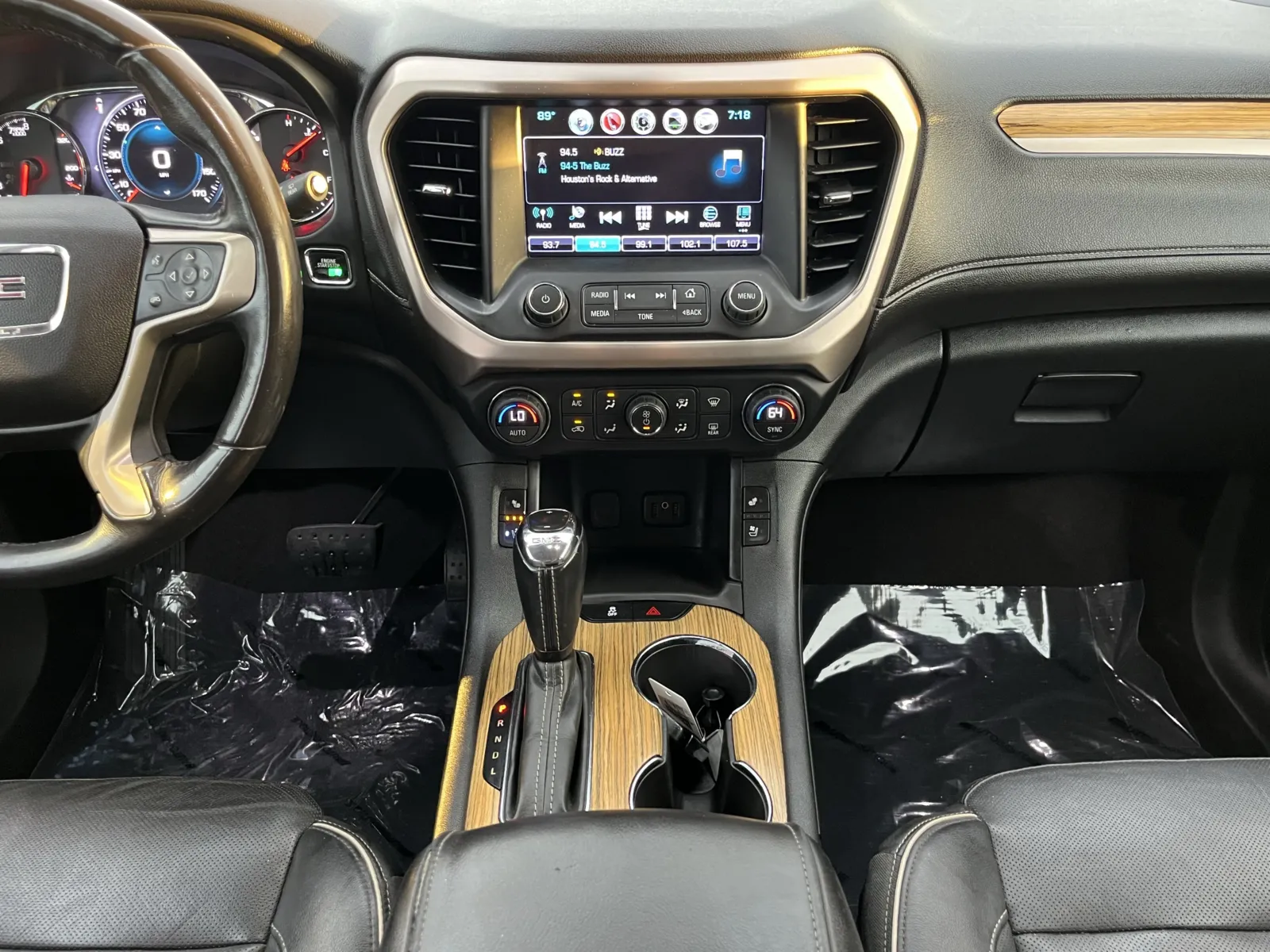 GMC Acadia photo 24