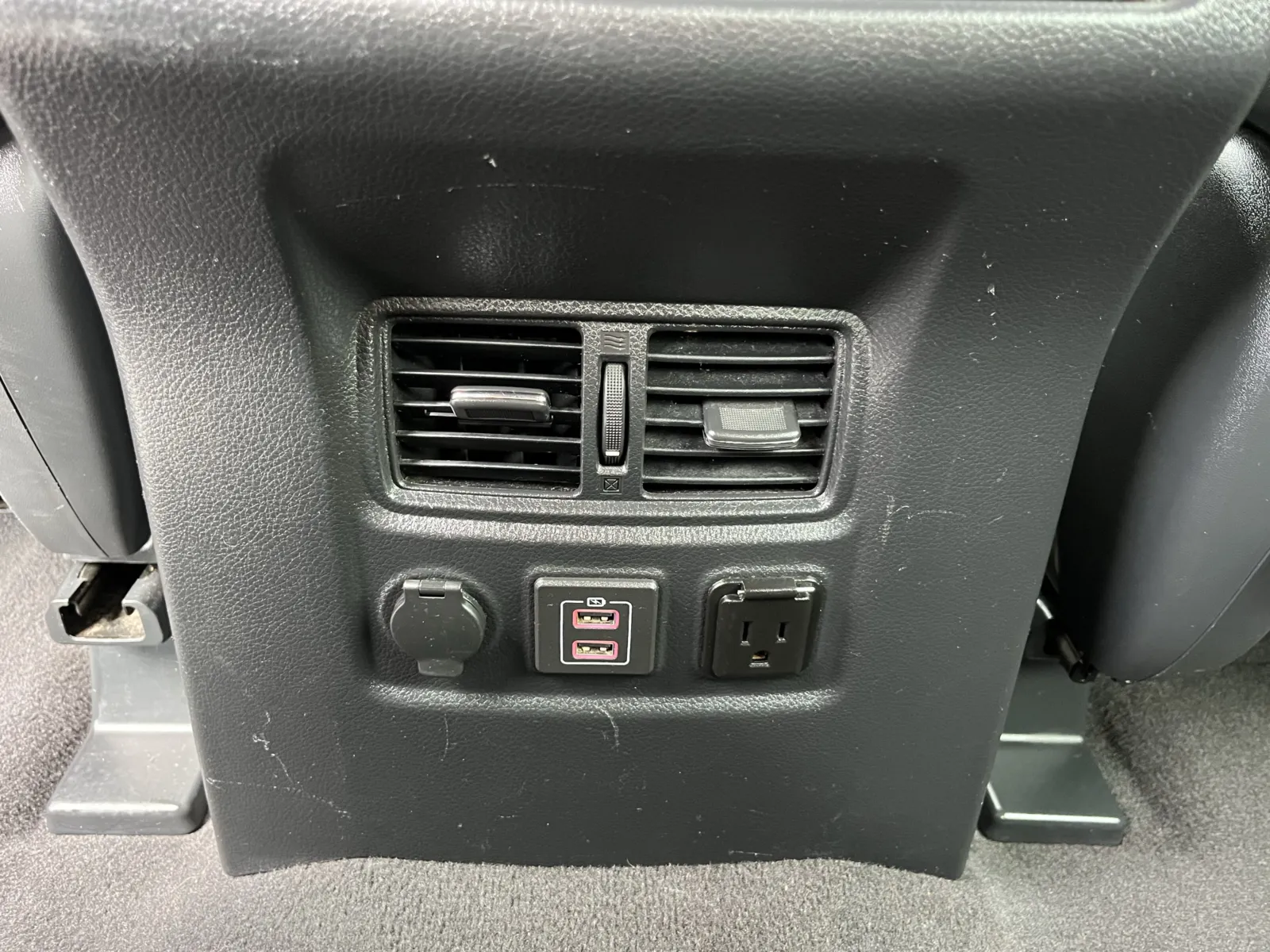 Nissan Titan photo 24