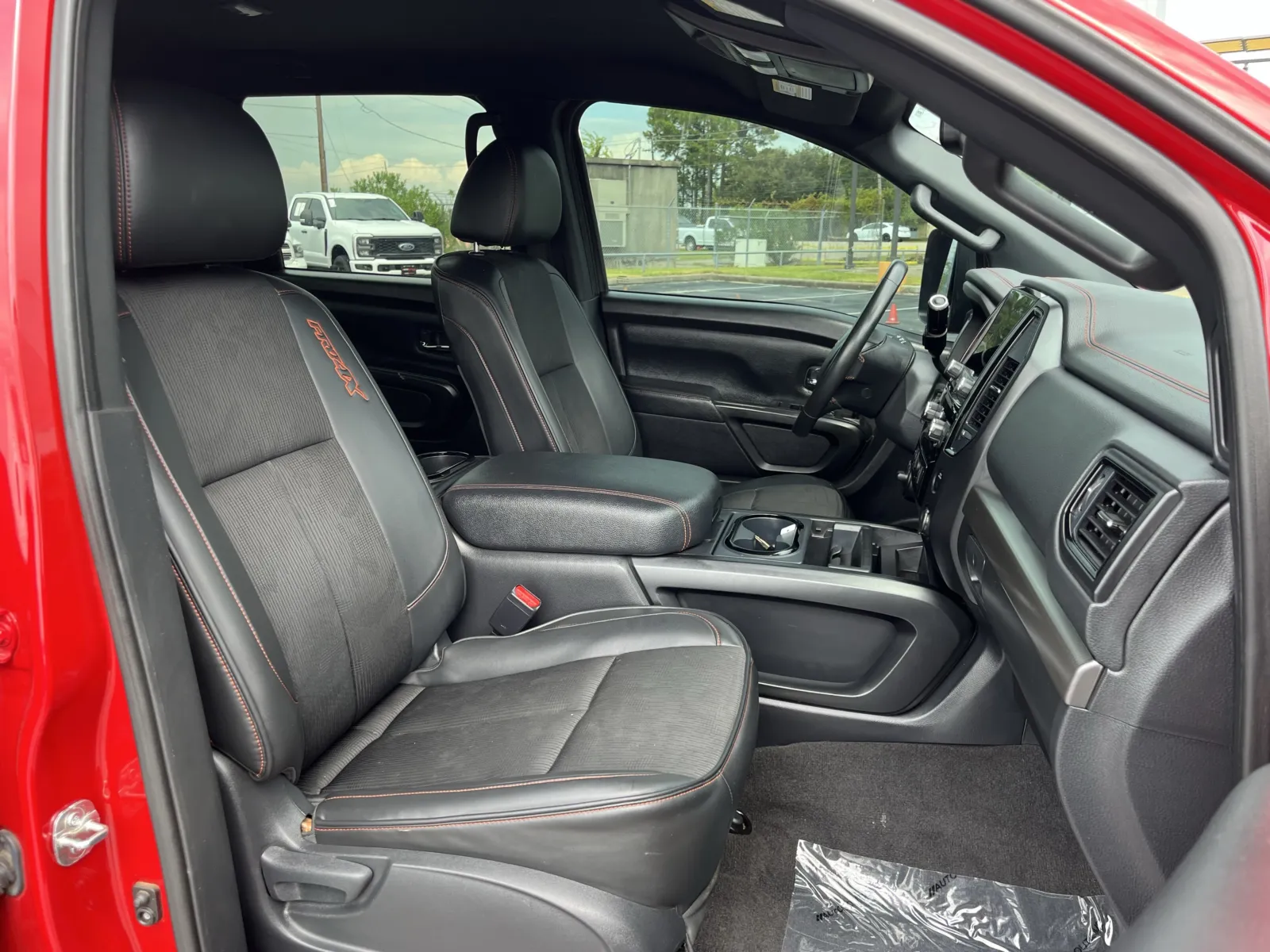 Nissan Titan photo 26
