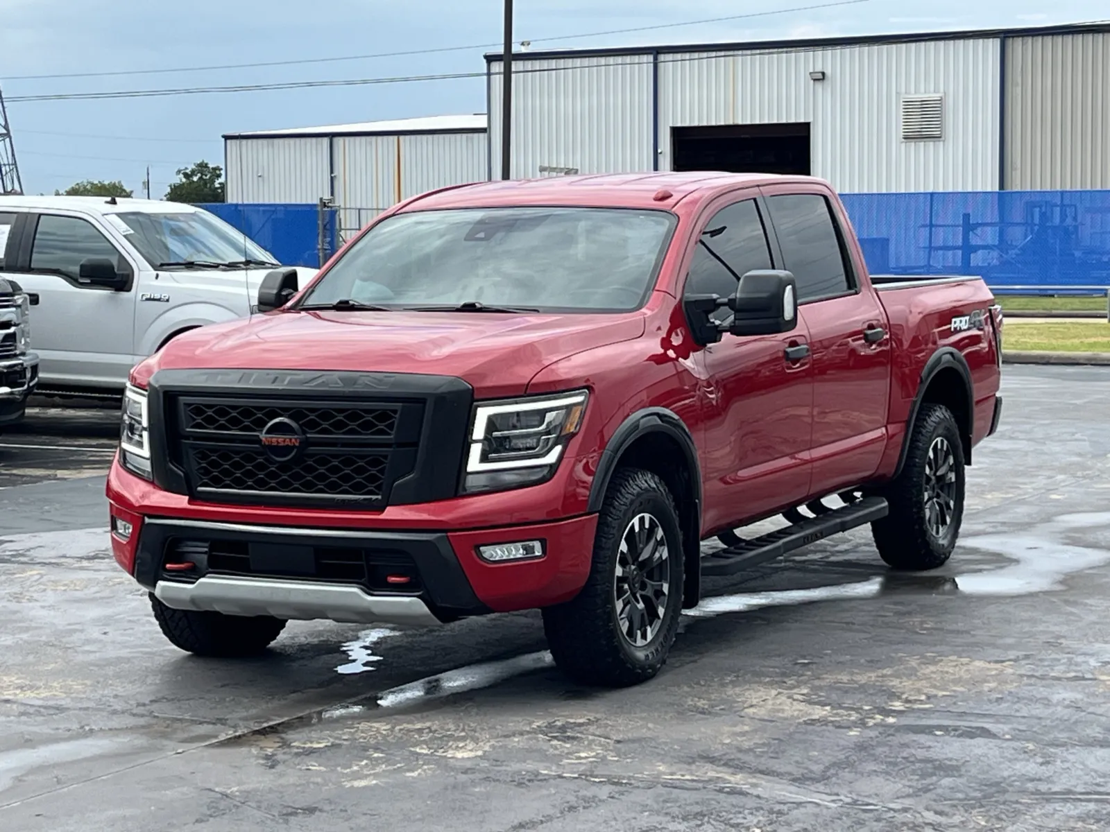 Nissan Titan photo 2
