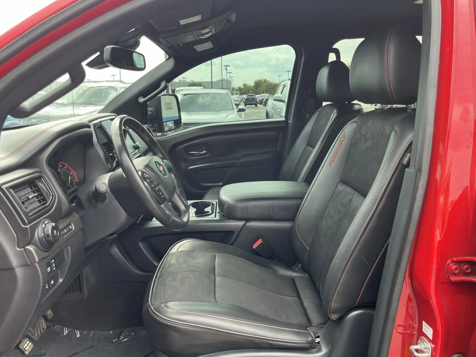 Nissan Titan photo 25