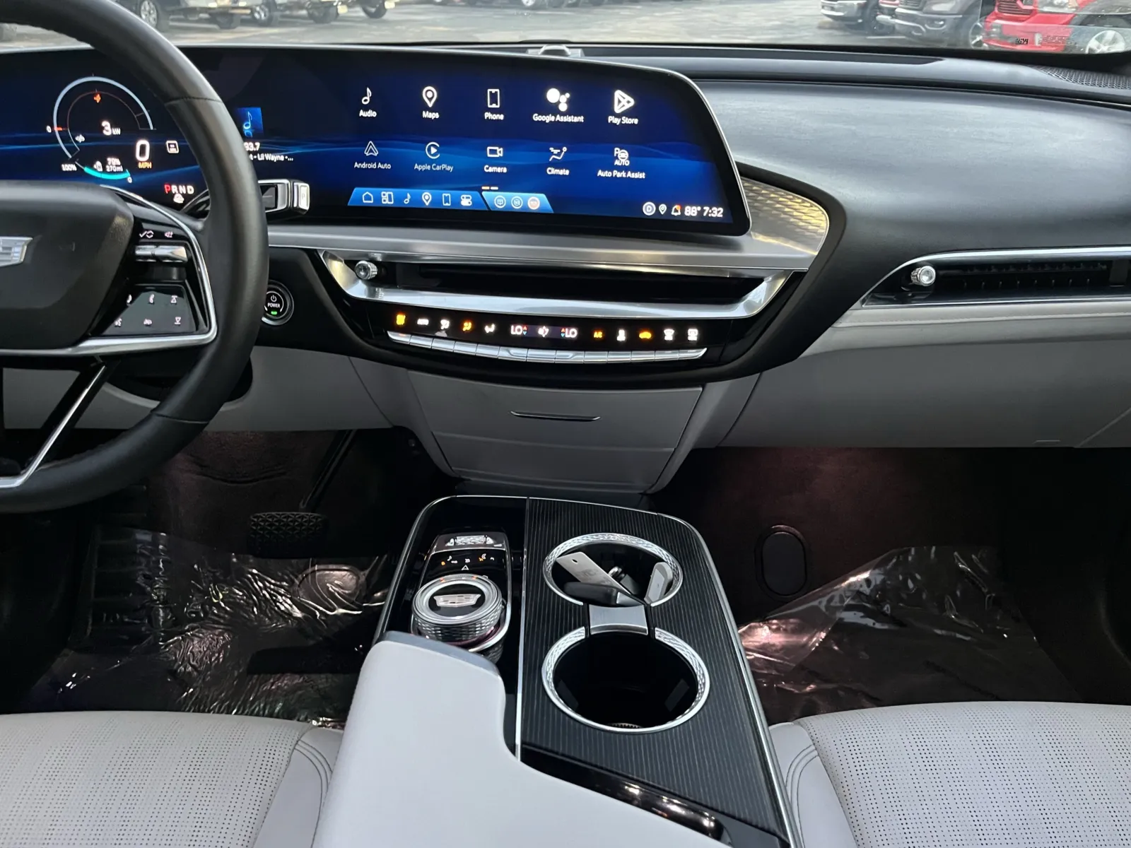 Cadillac Lyriq photo 22
