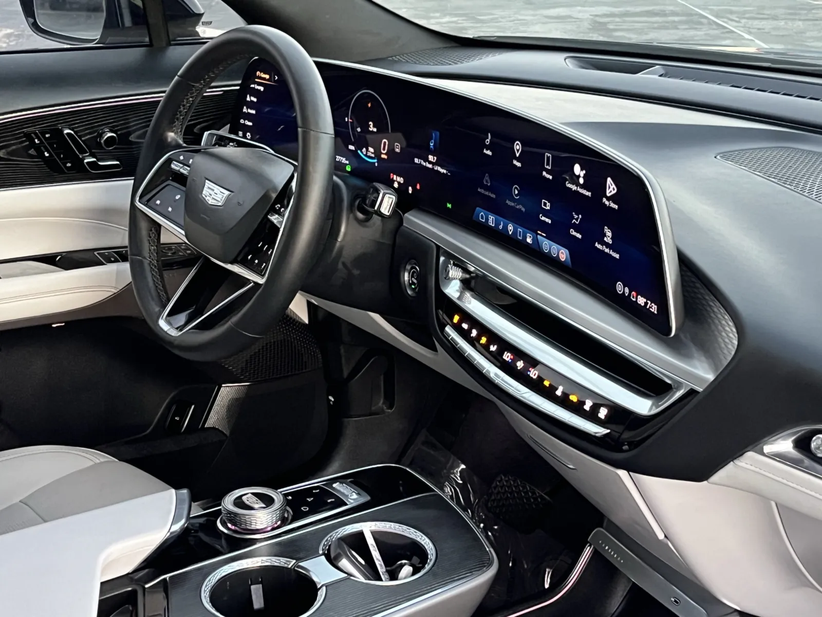 Cadillac Lyriq photo 14