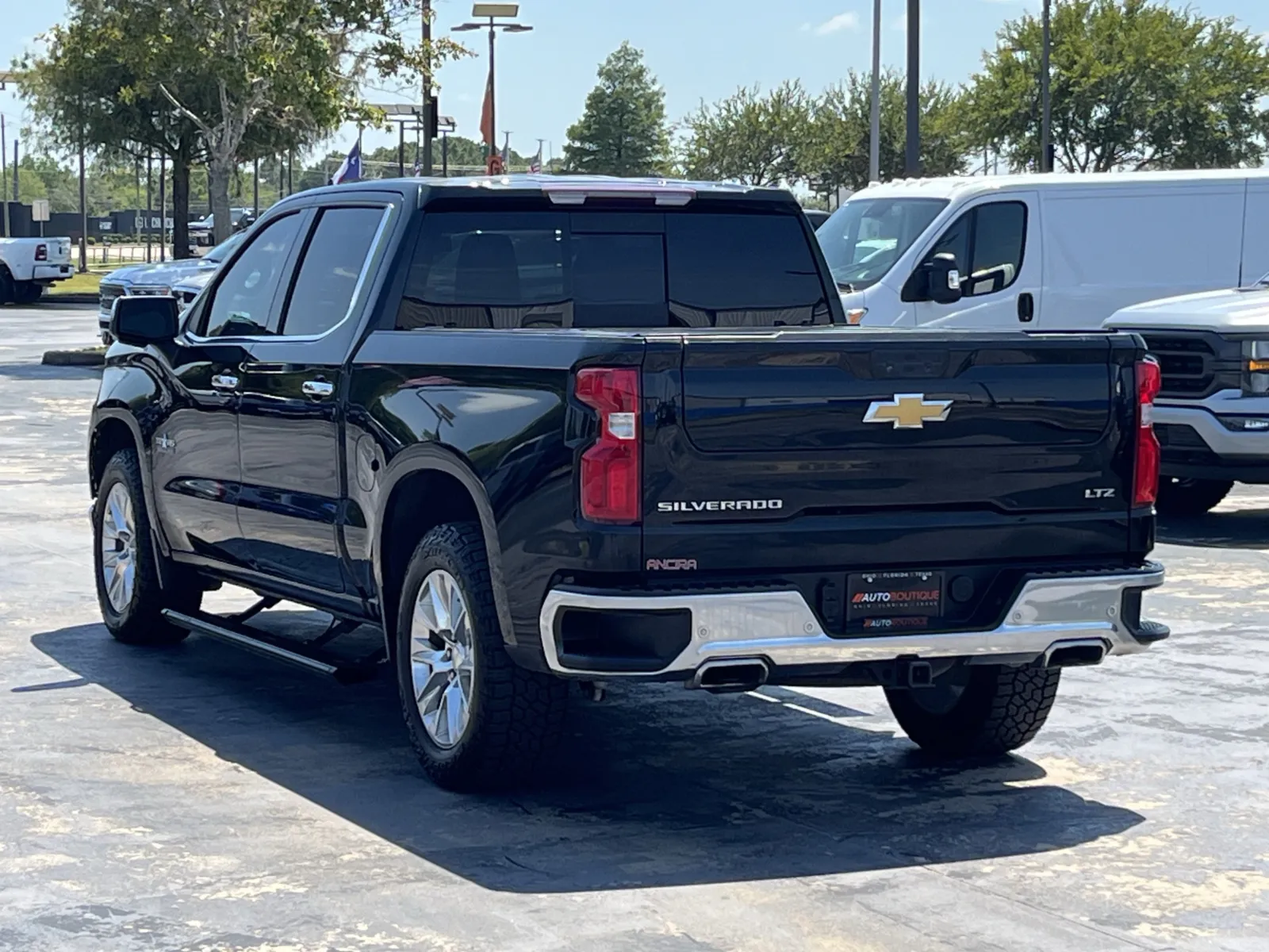 Chevrolet Silverado photo 10