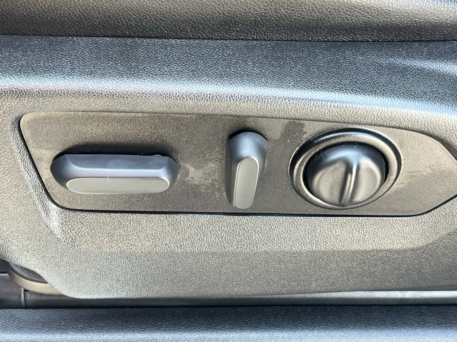 Chevrolet Silverado photo 24