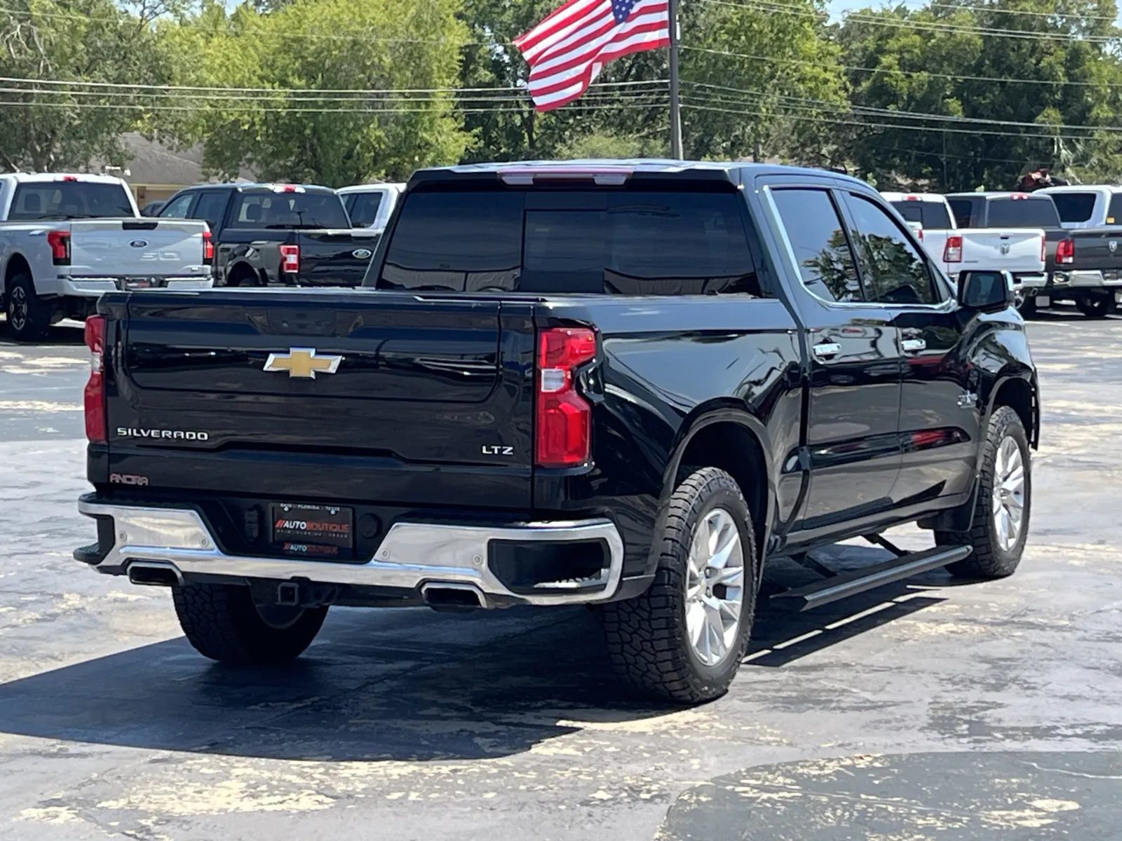 Chevrolet Silverado photo 9