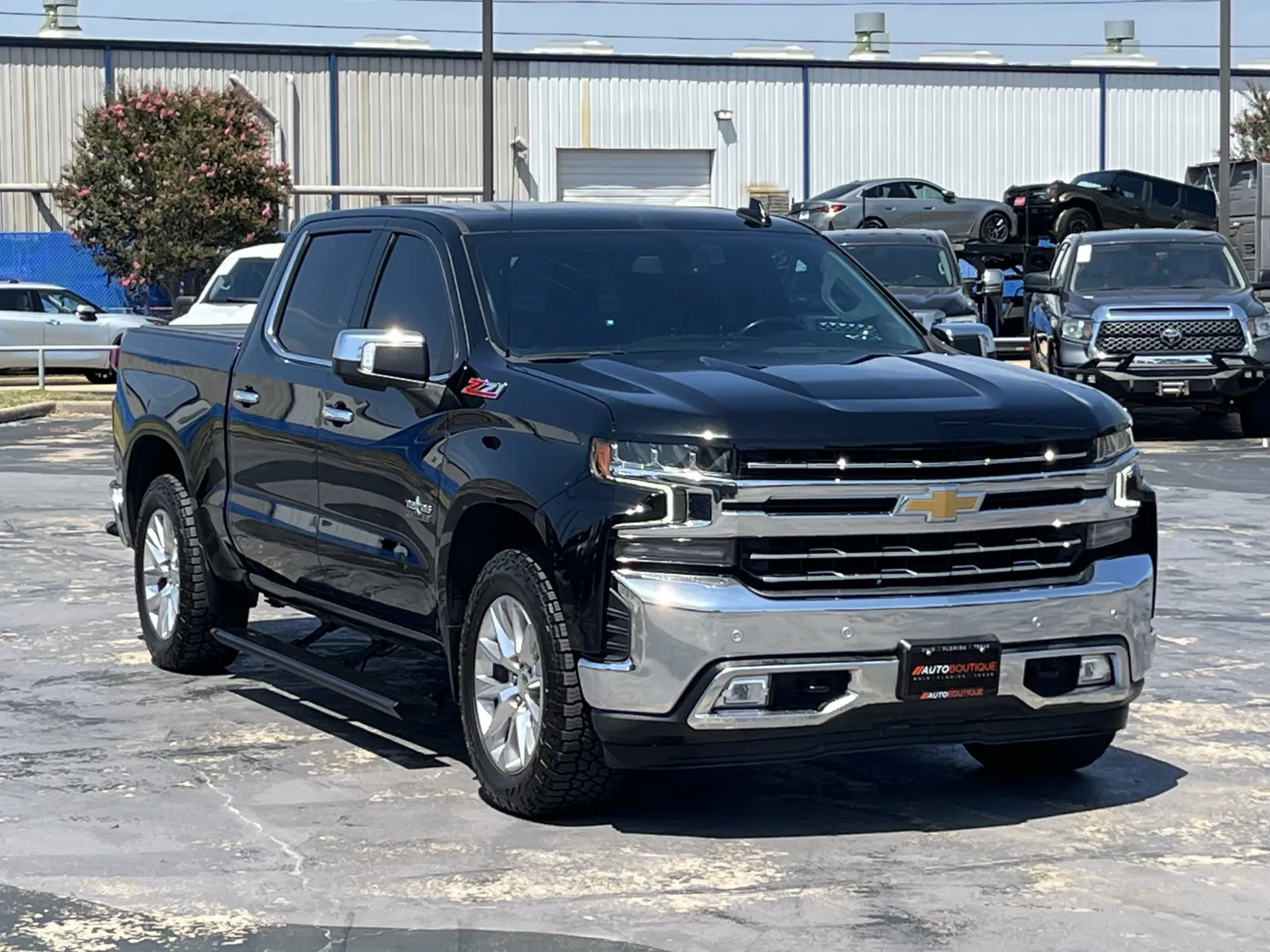 Chevrolet Silverado photo 3