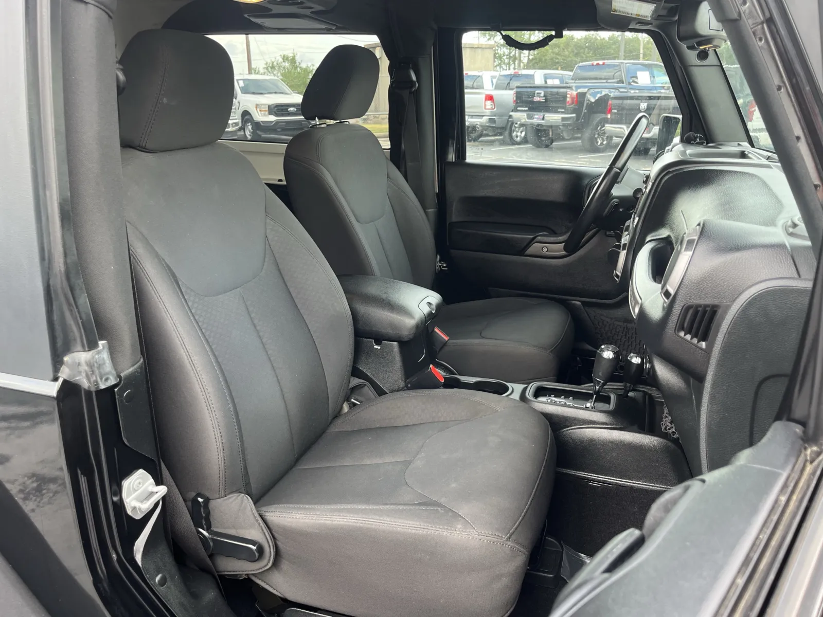Jeep Wrangler photo 22