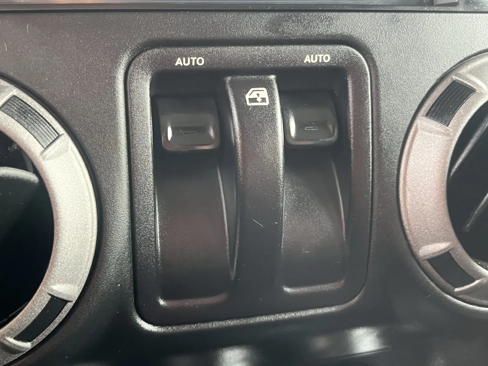 Jeep Wrangler photo 20