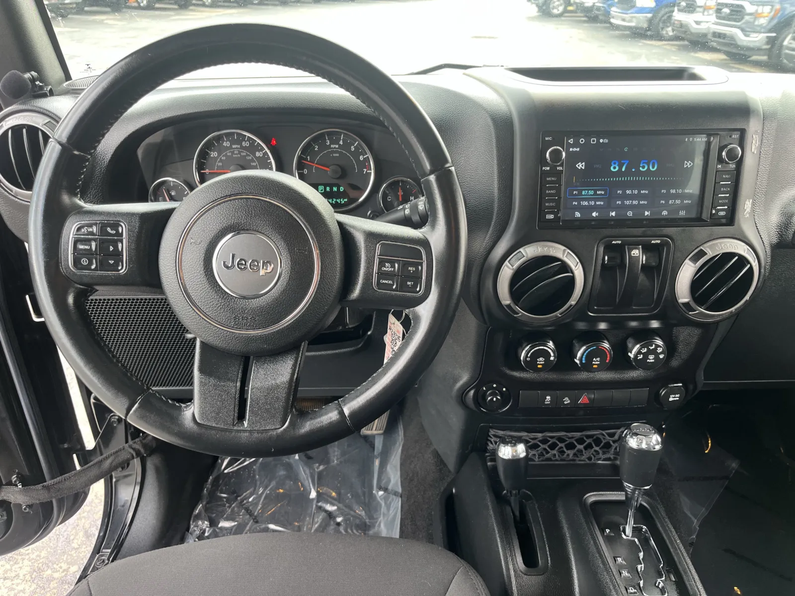 Jeep Wrangler photo 12