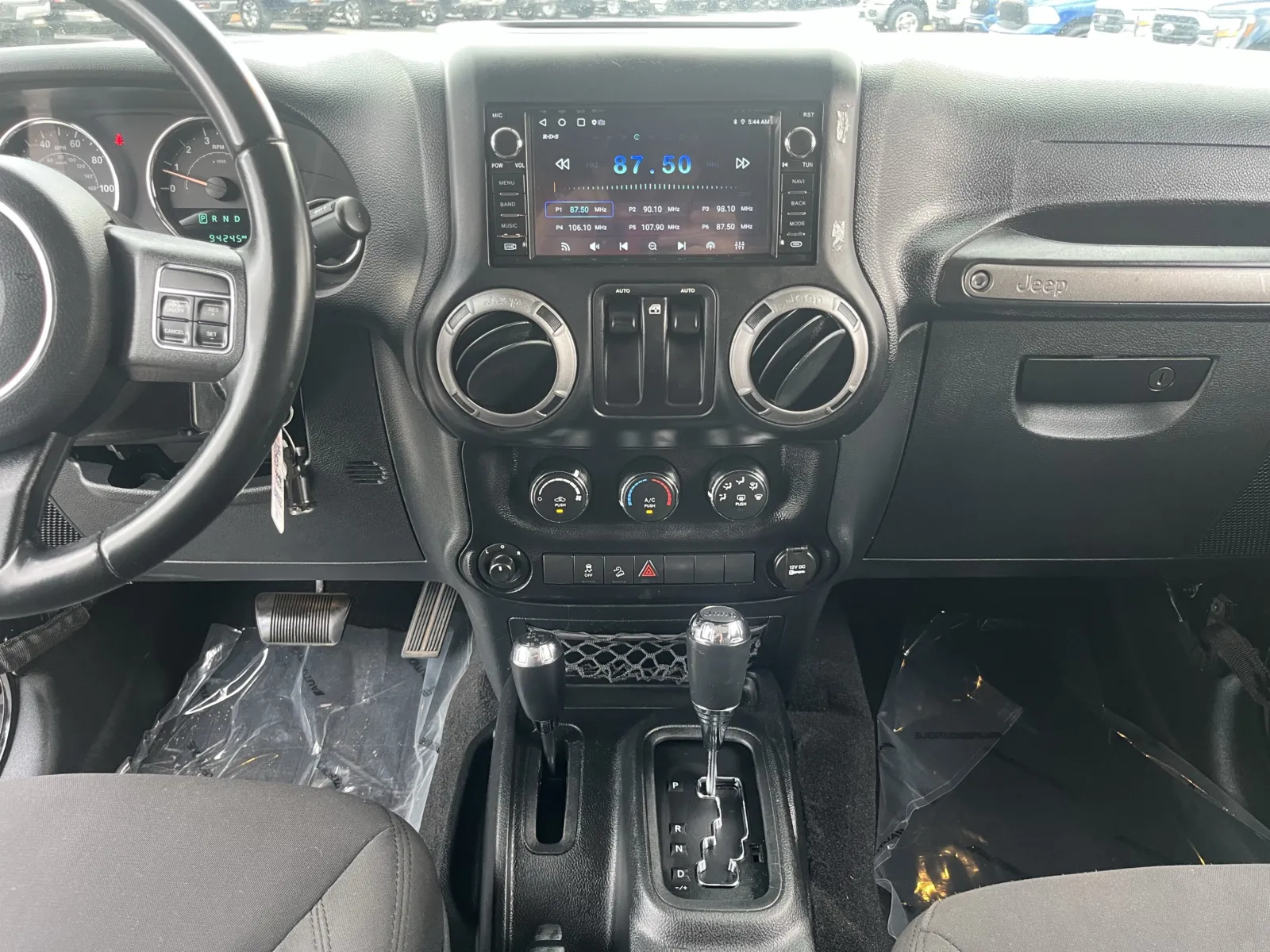 Jeep Wrangler photo 19