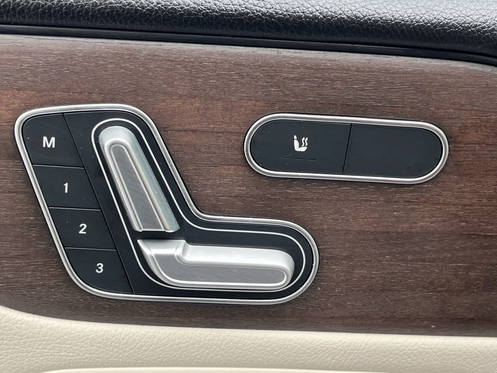 Mercedes-Benz GLB photo 25