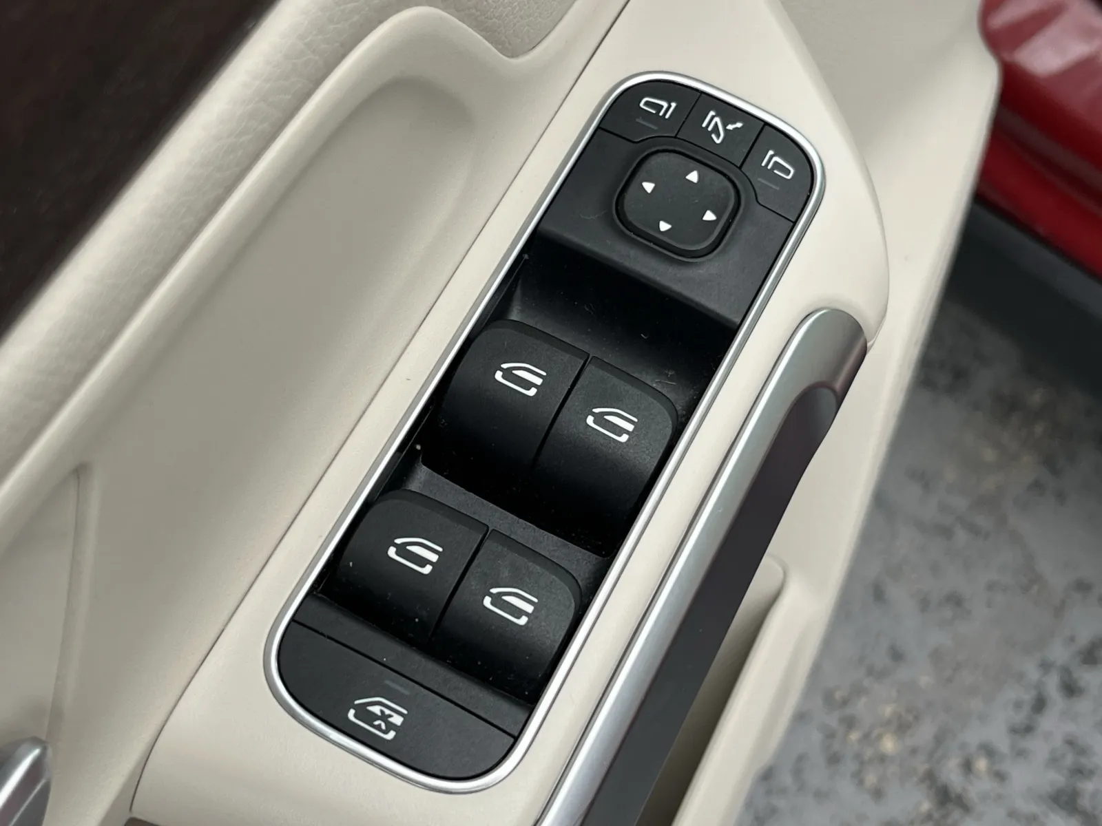 Mercedes-Benz GLB photo 24