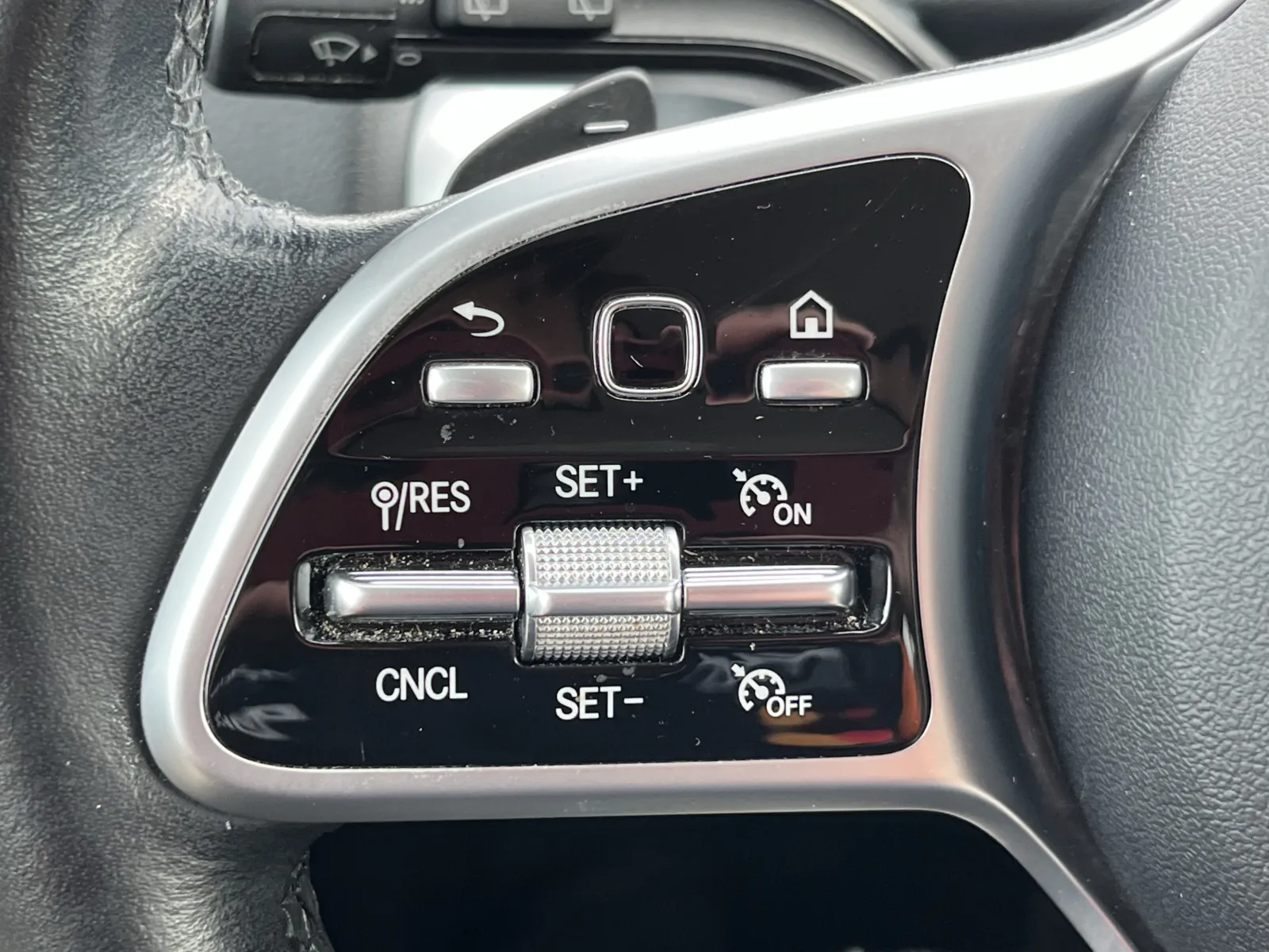 Mercedes-Benz GLB photo 18