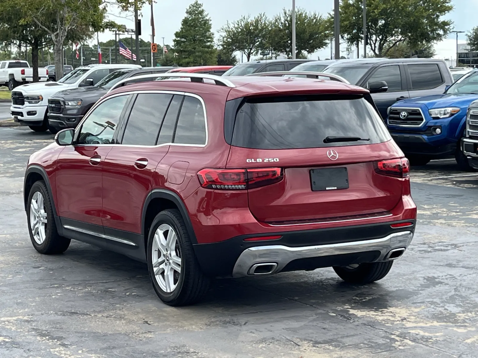 Mercedes-Benz GLB photo 8