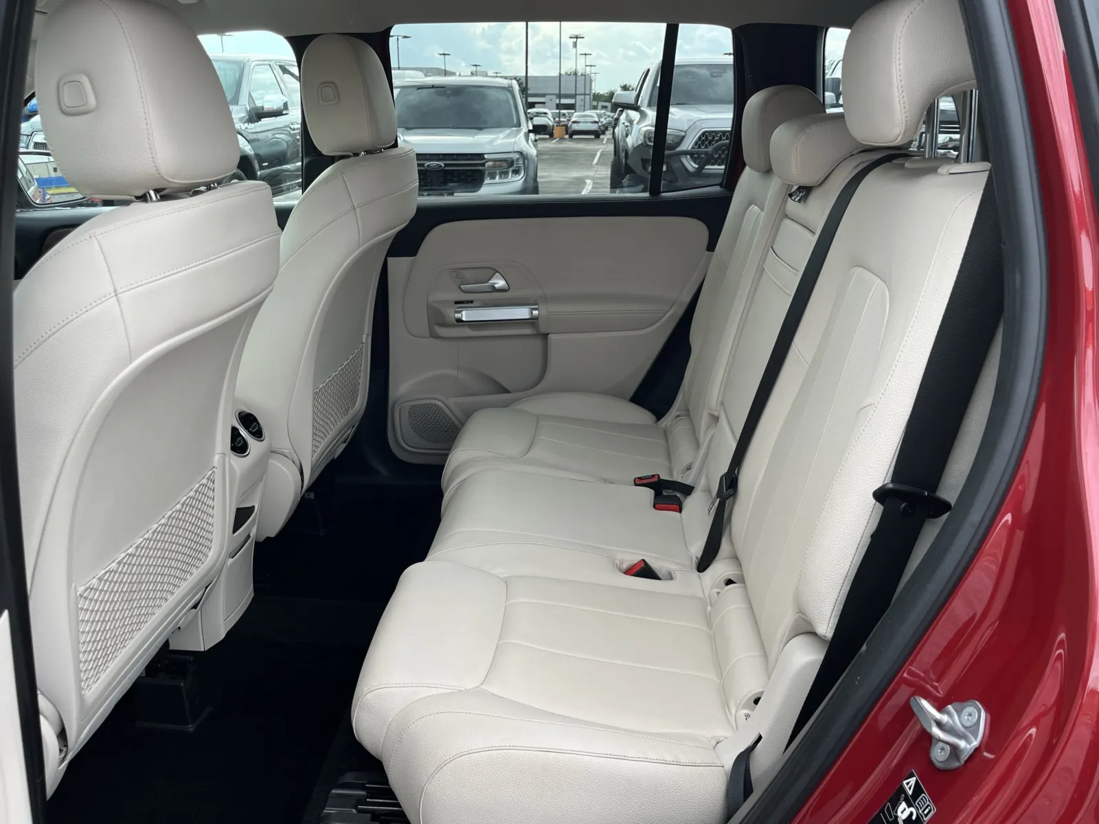 Mercedes-Benz GLB photo 28