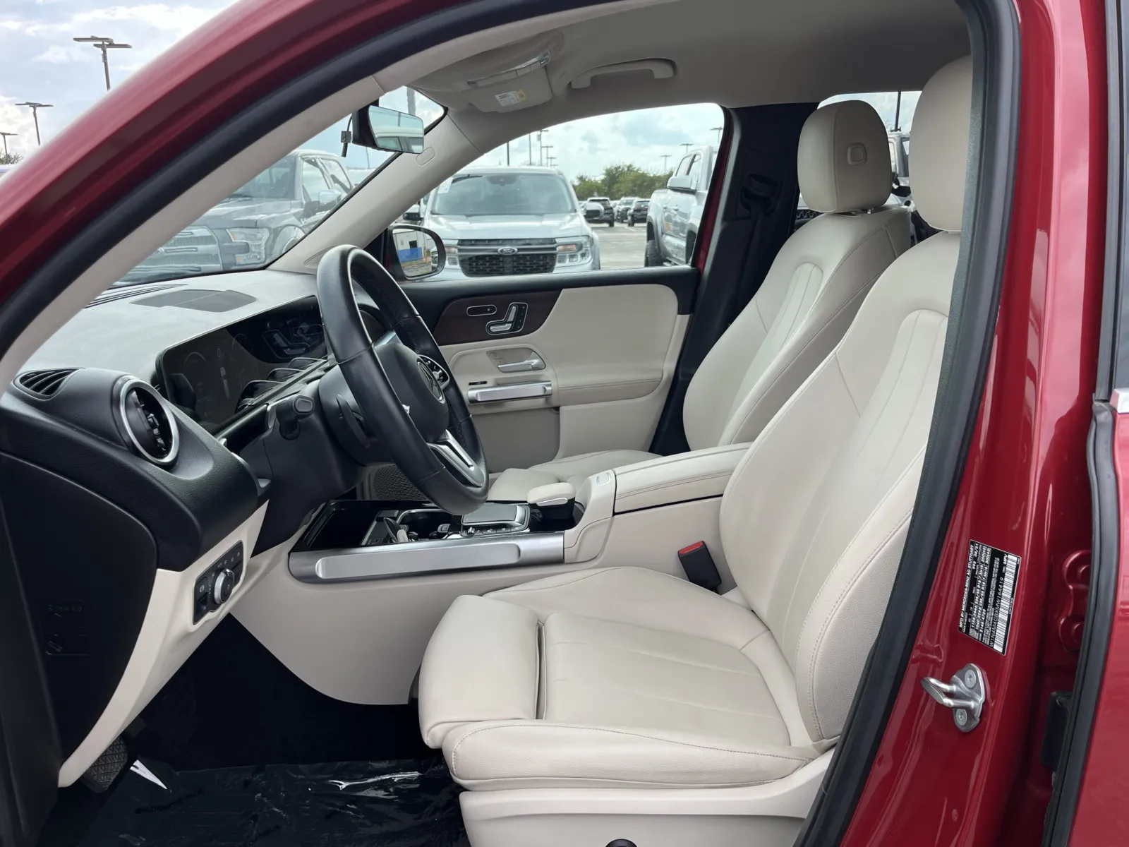 Mercedes-Benz GLB photo 26