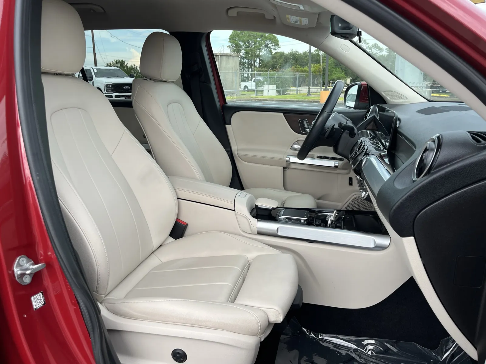 Mercedes-Benz GLB photo 27