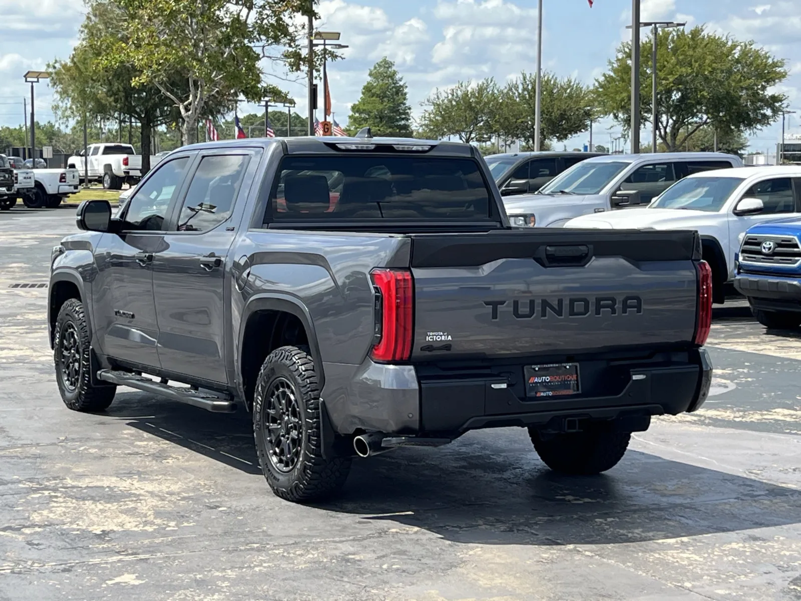 Toyota Tundra photo 9