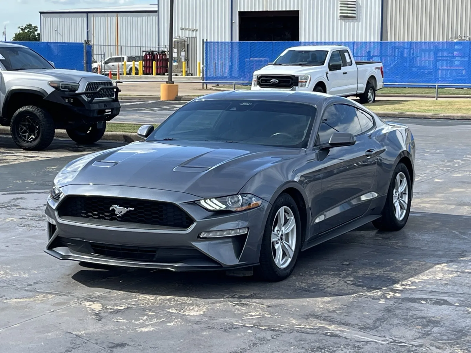 Ford Mustang photo 2