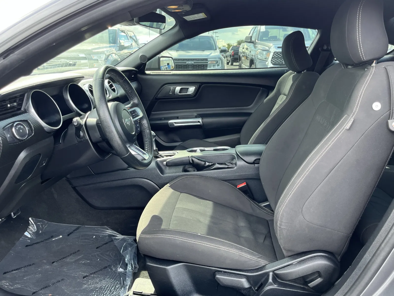 Ford Mustang photo 25