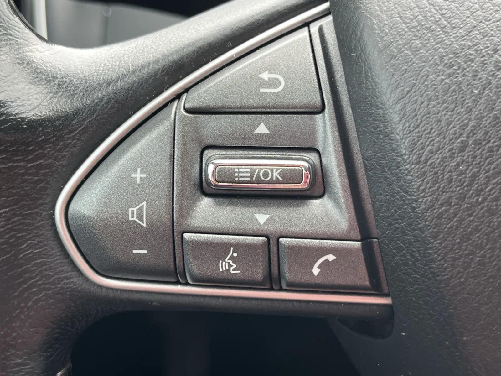 Infiniti Q50 photo 19
