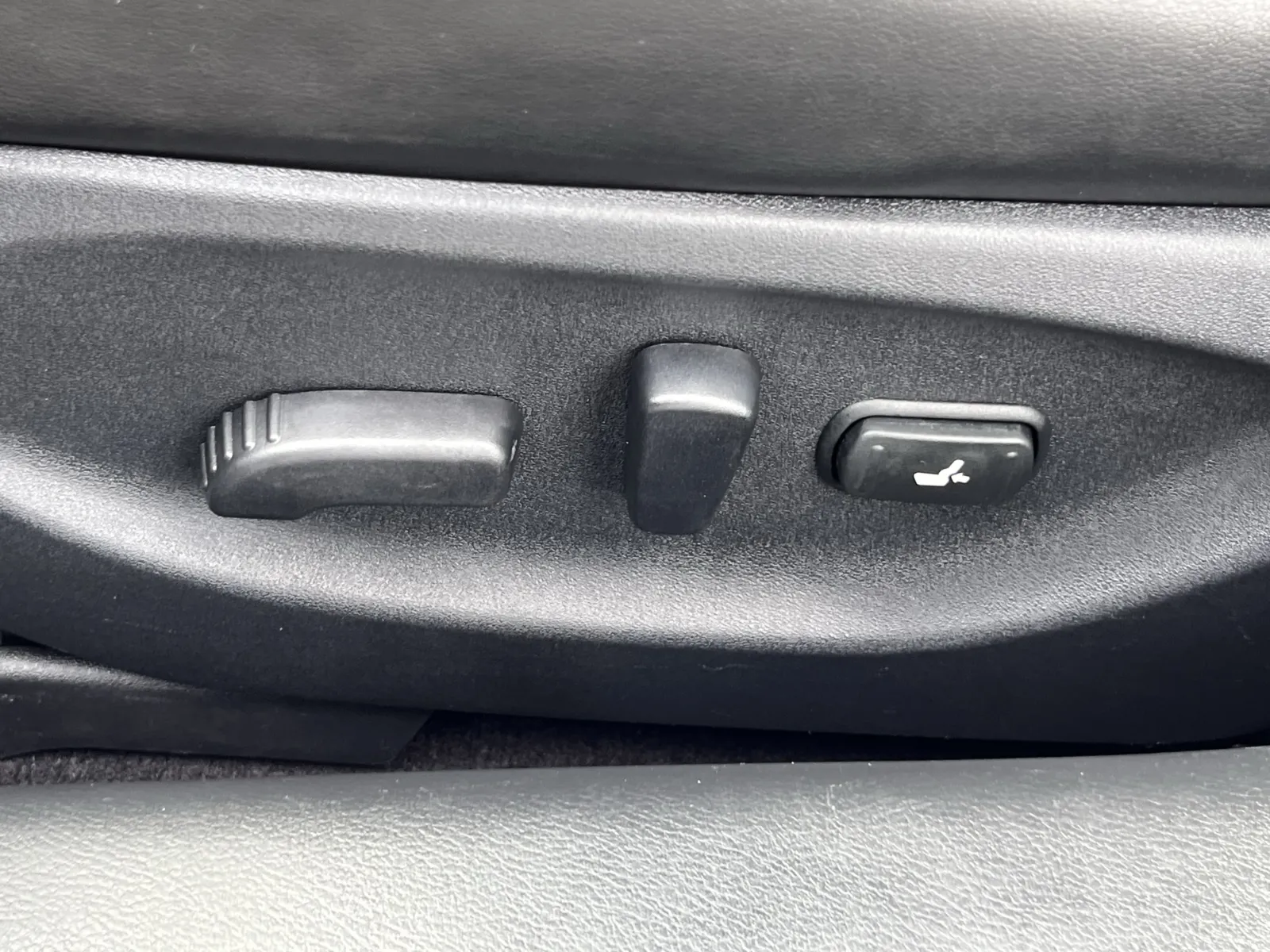 Infiniti Q50 photo 26
