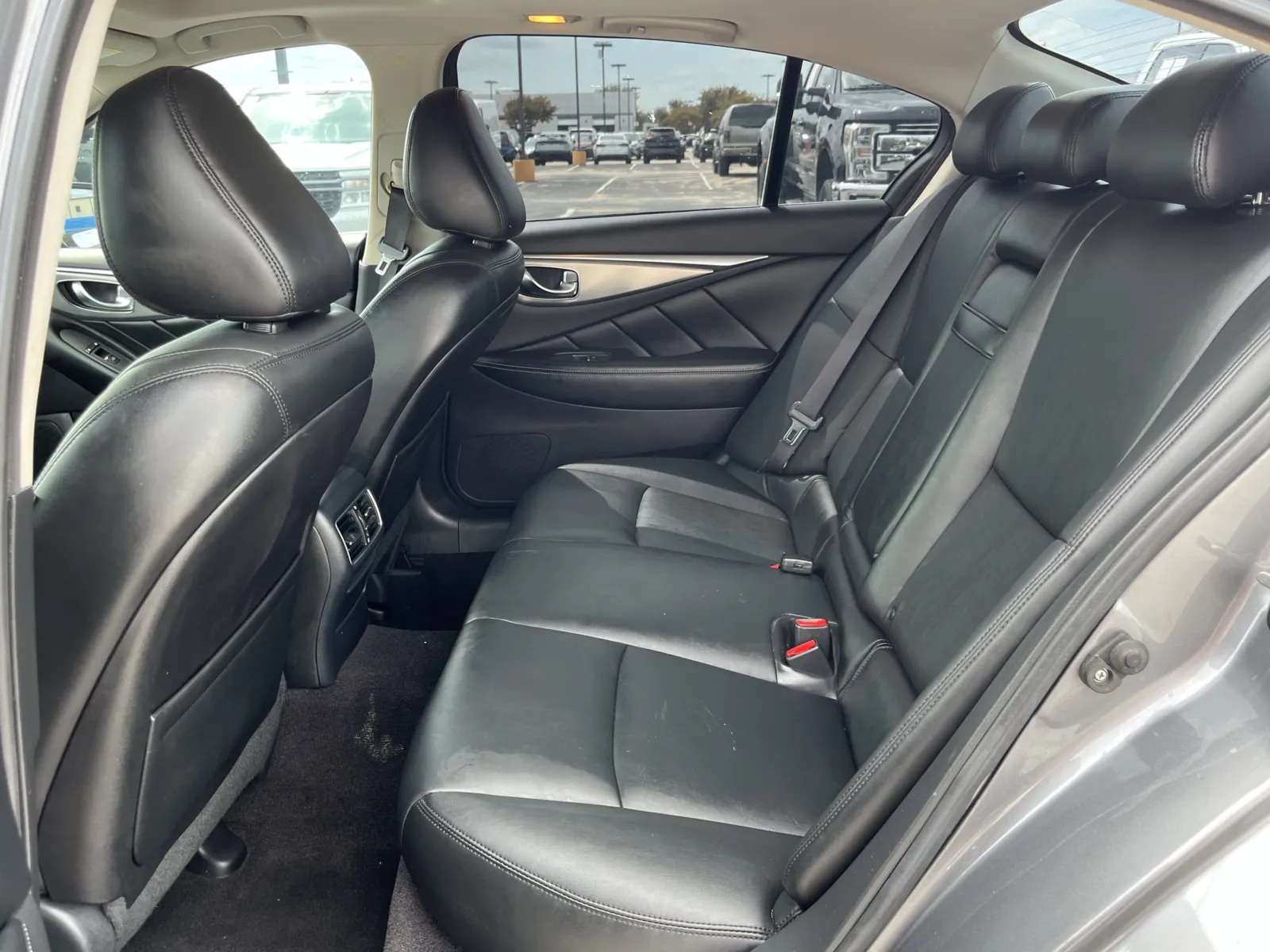 Infiniti Q50 photo 29