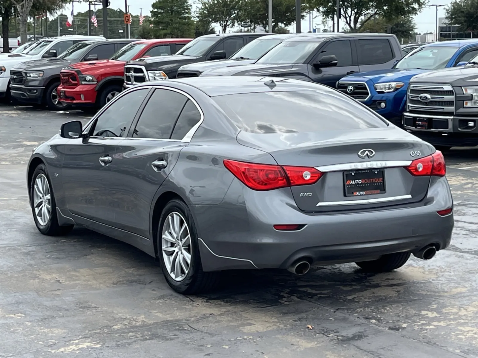 Infiniti Q50 photo 10