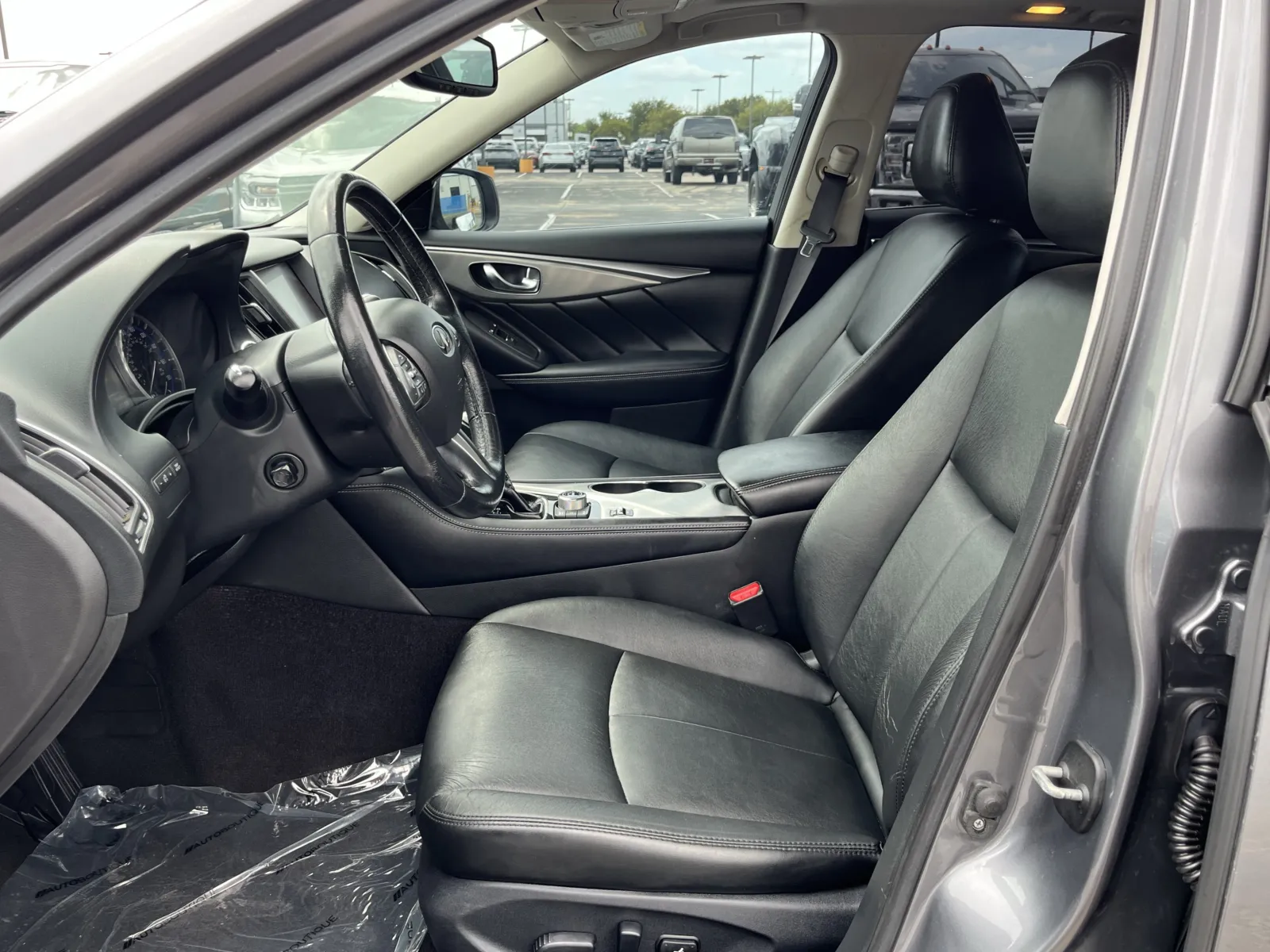 Infiniti Q50 photo 27