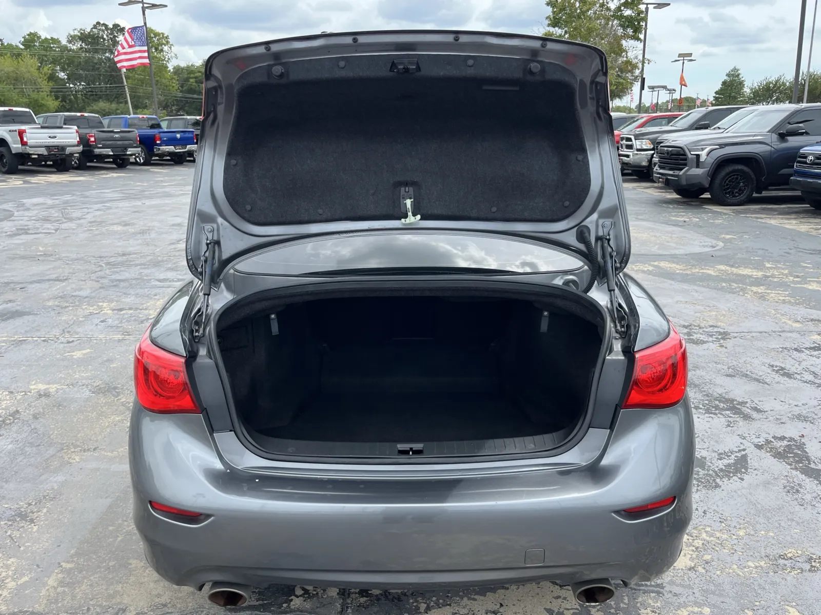 Infiniti Q50 photo 12