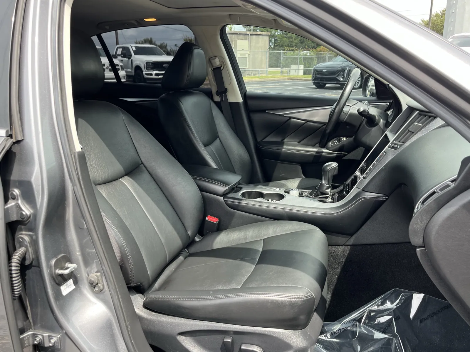 Infiniti Q50 photo 28