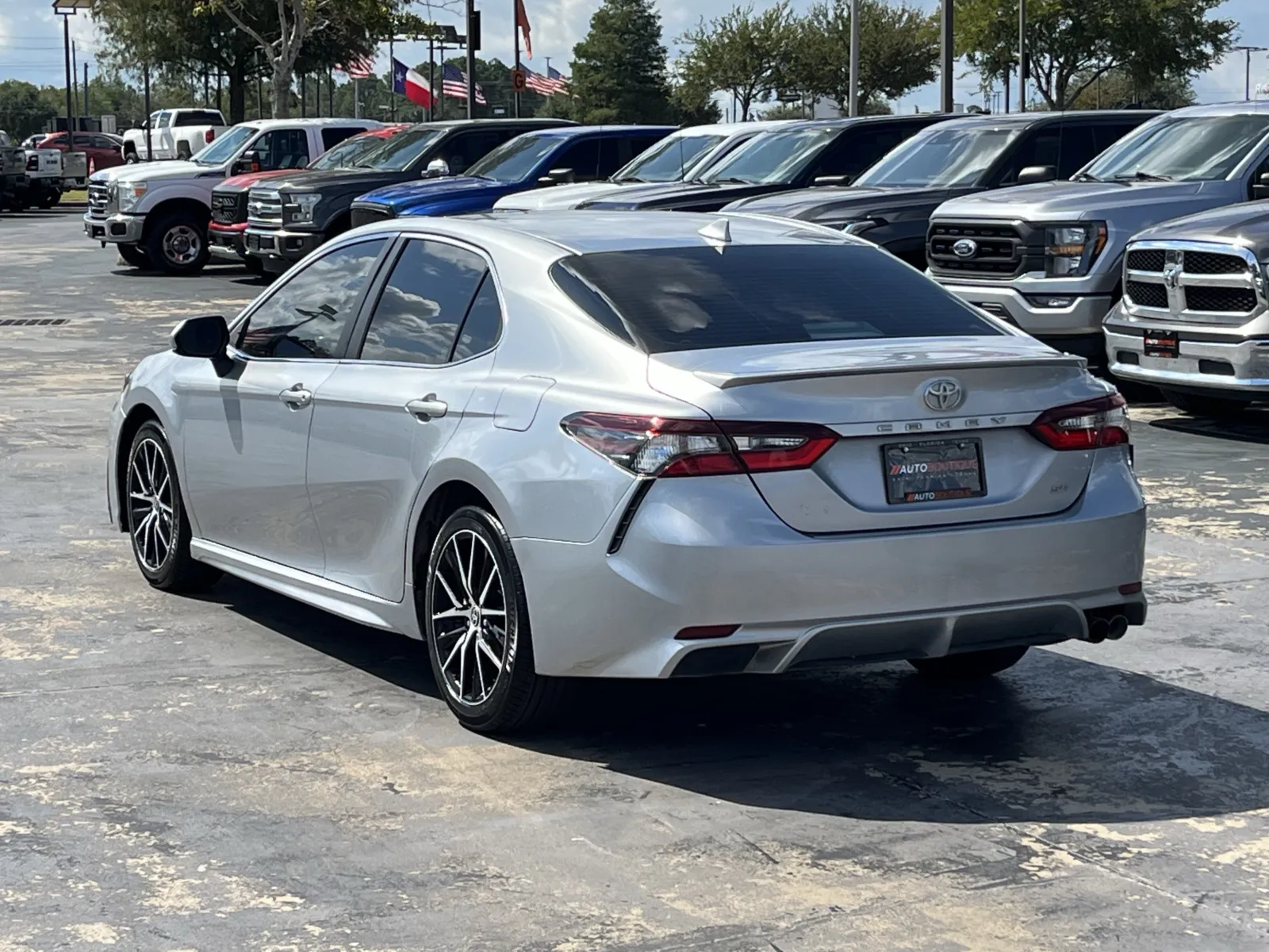 Toyota Camry photo 9