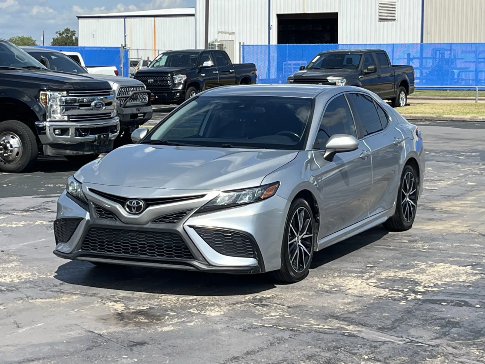 Toyota Camry photo 2