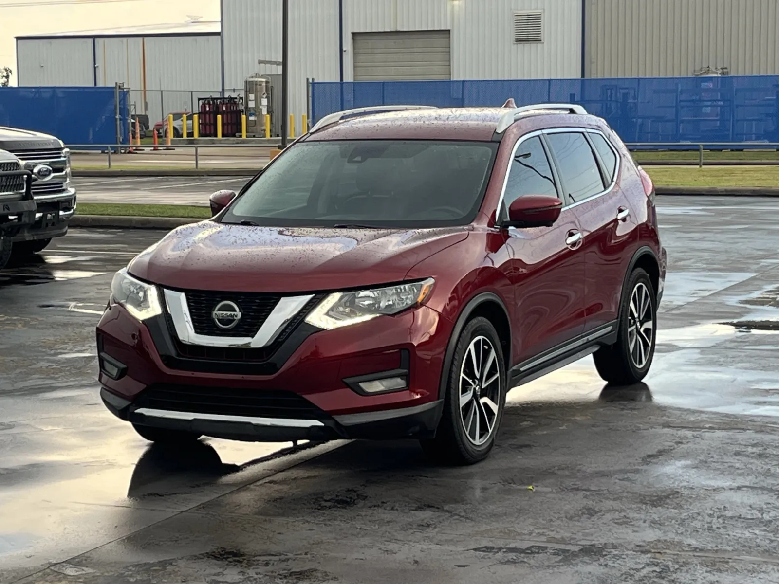 Nissan Rogue photo 2