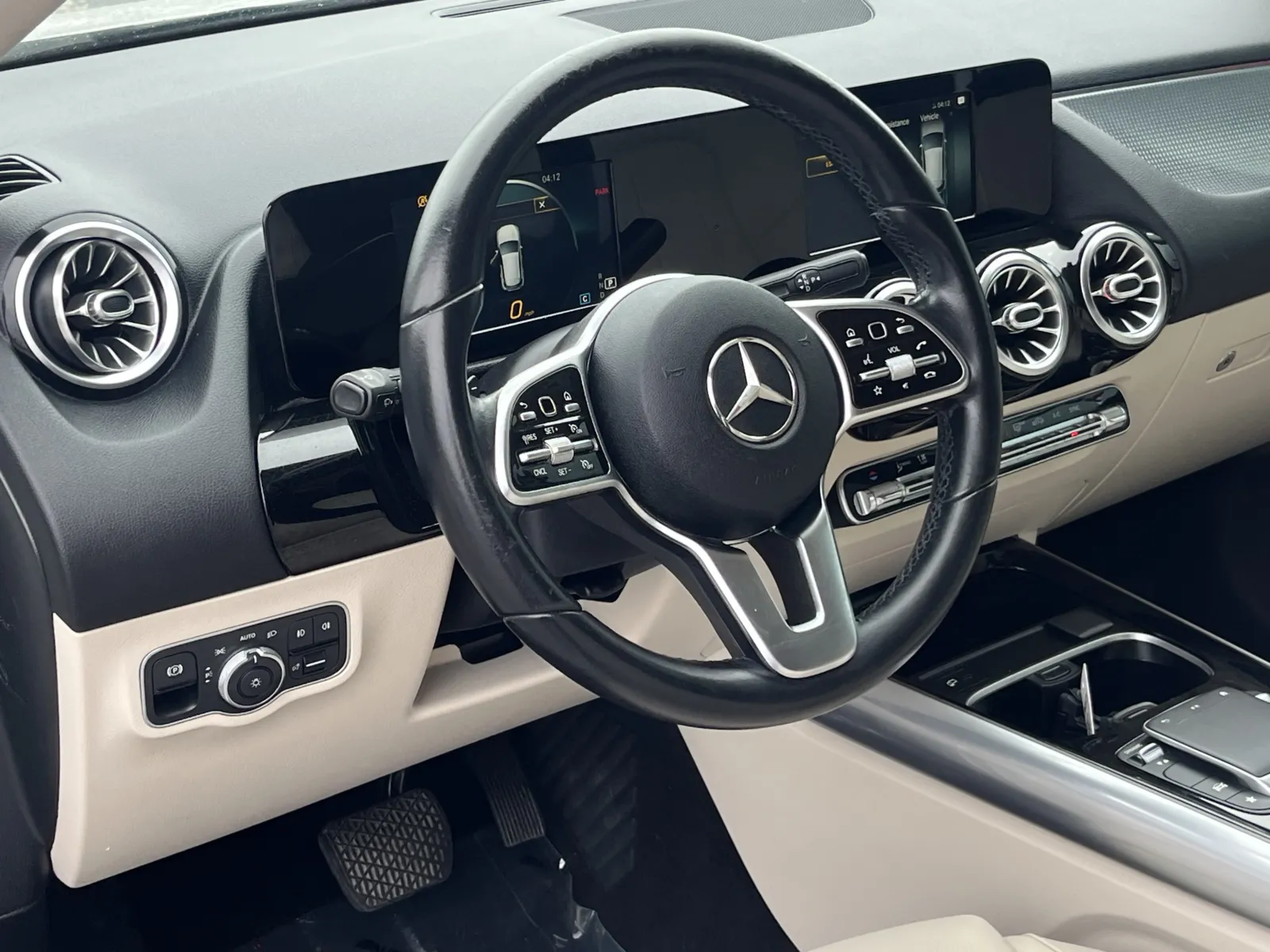 Mercedes-Benz GLA photo 15
