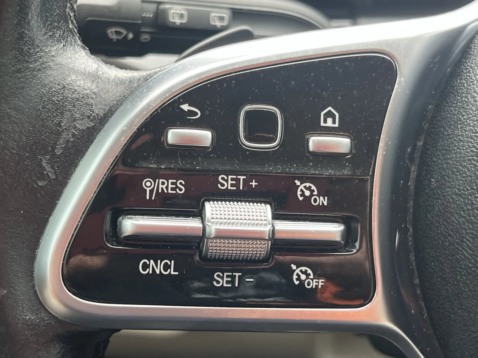 Mercedes-Benz GLA photo 19