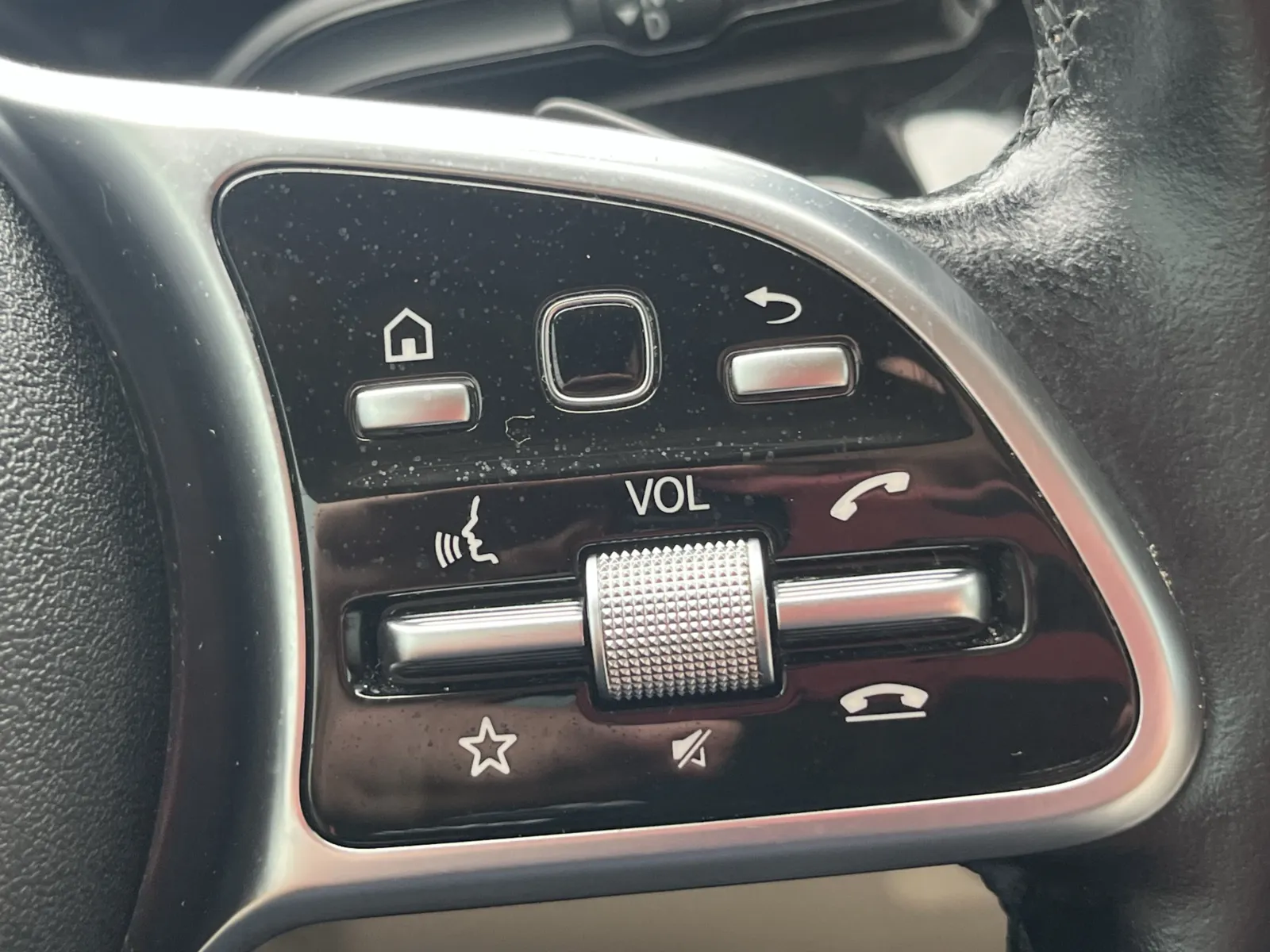Mercedes-Benz GLA photo 20