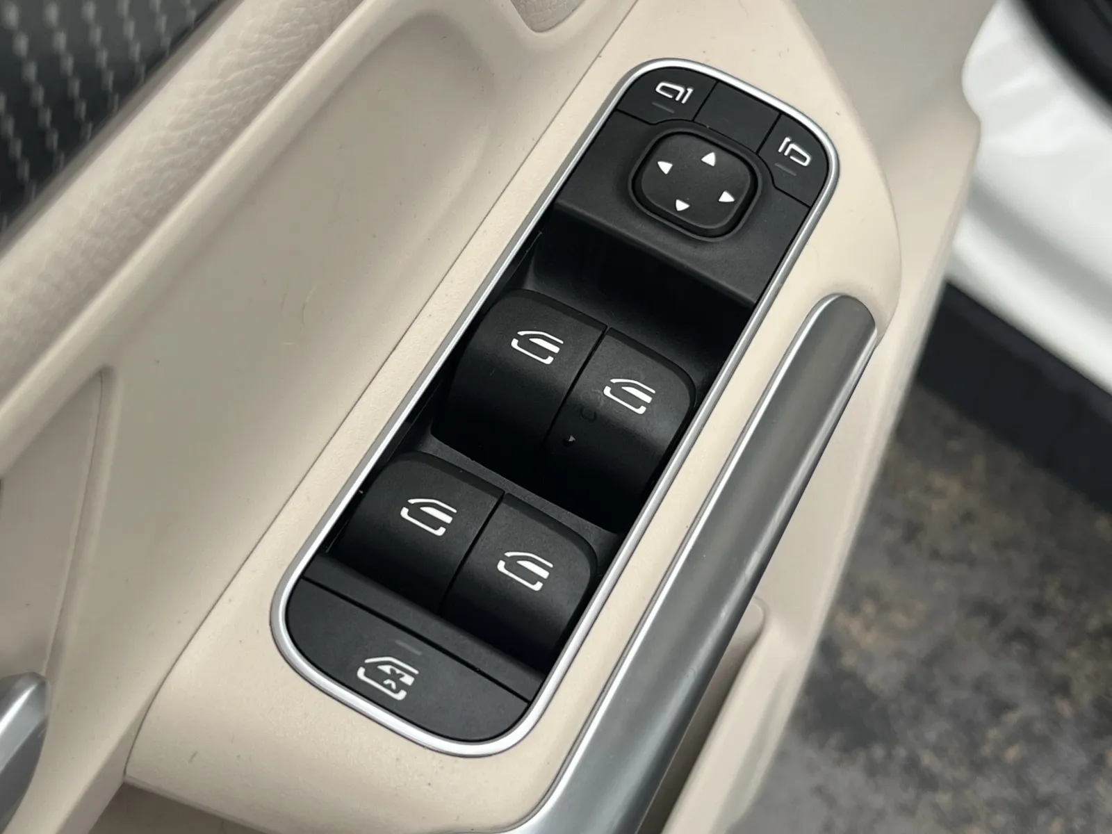 Mercedes-Benz GLA photo 25