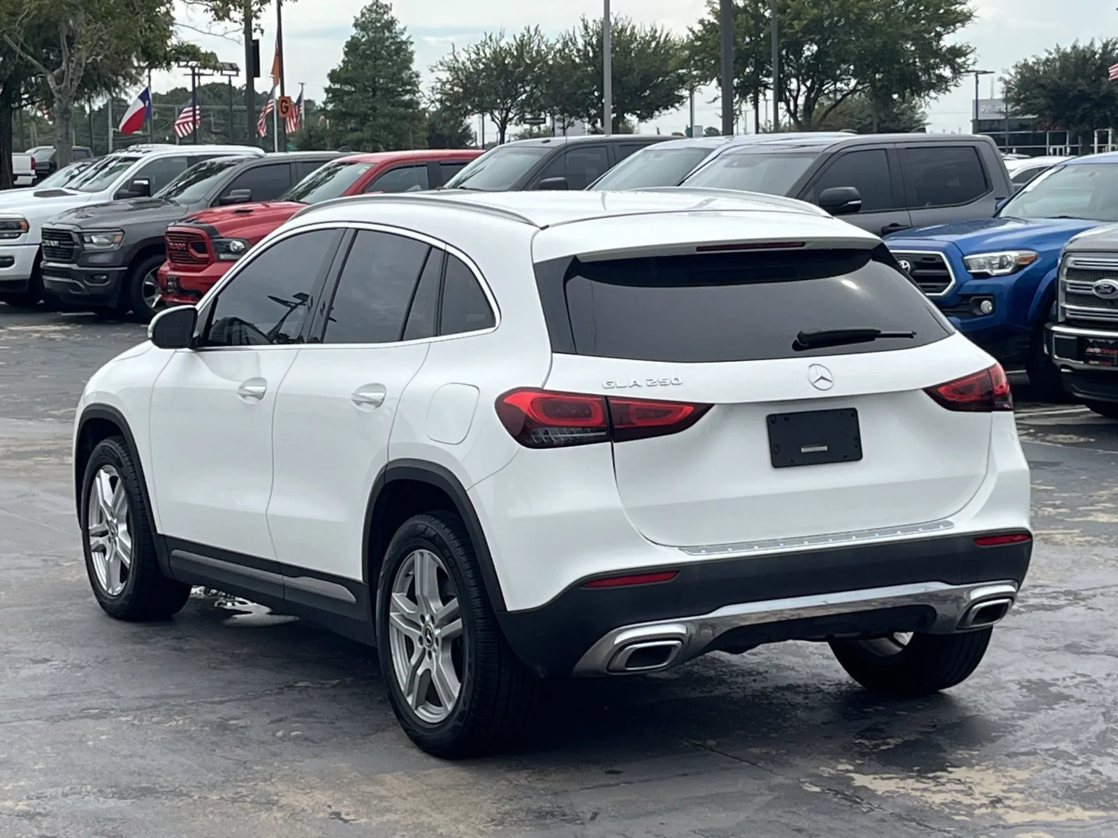 Mercedes-Benz GLA photo 9