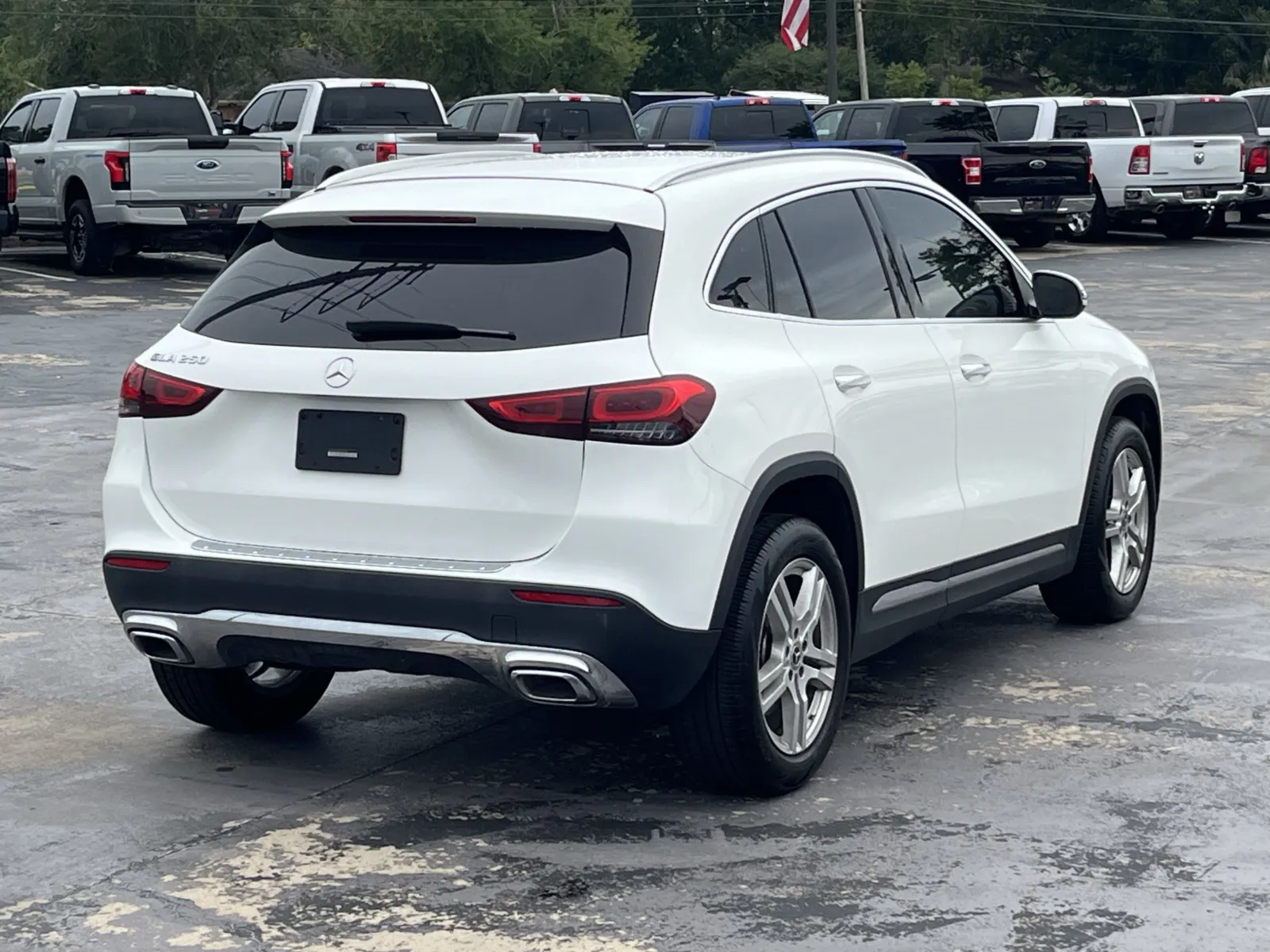 Mercedes-Benz GLA photo 8