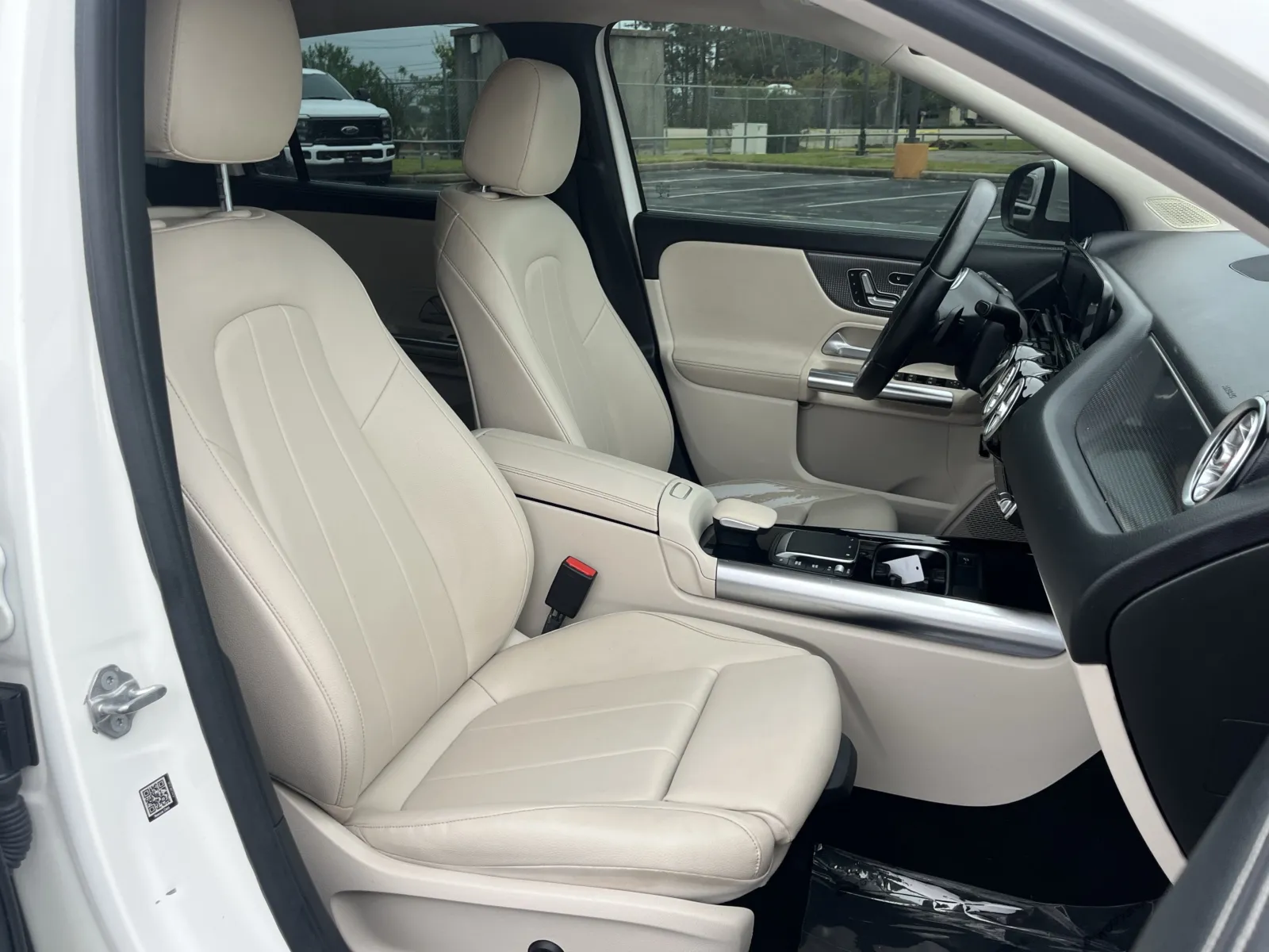 Mercedes-Benz GLA photo 27
