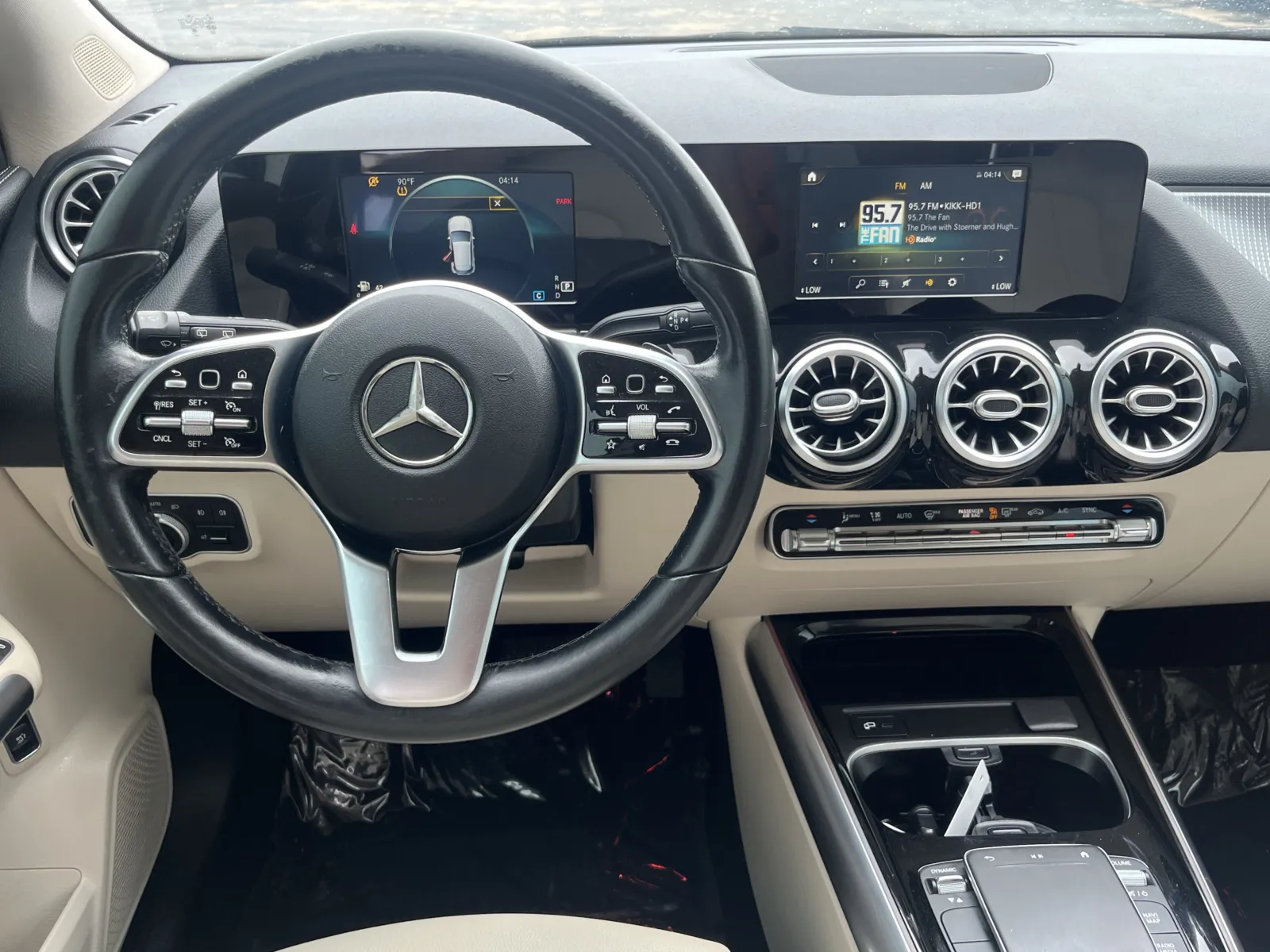 Mercedes-Benz GLA photo 17