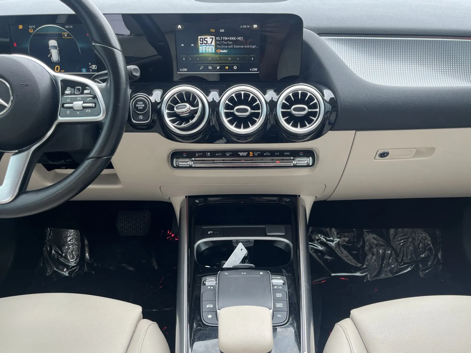 Mercedes-Benz GLA photo 24