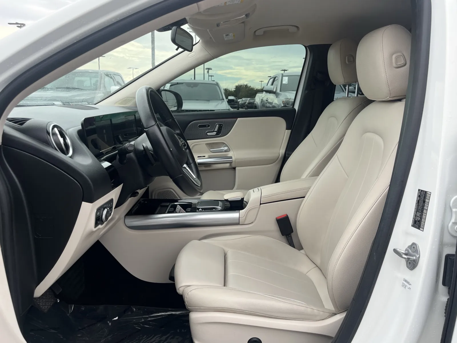 Mercedes-Benz GLA photo 26
