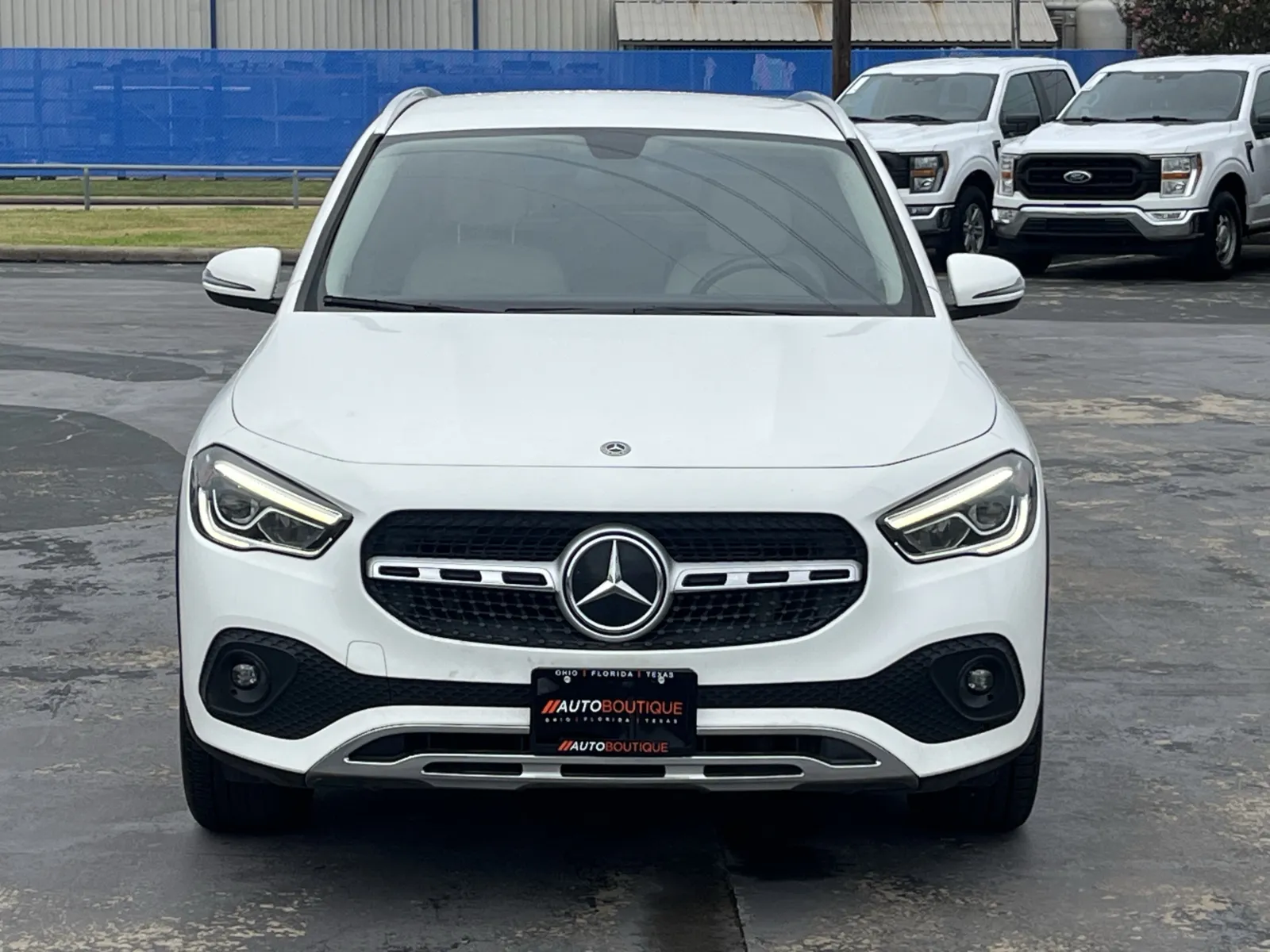 Mercedes-Benz GLA photo 4
